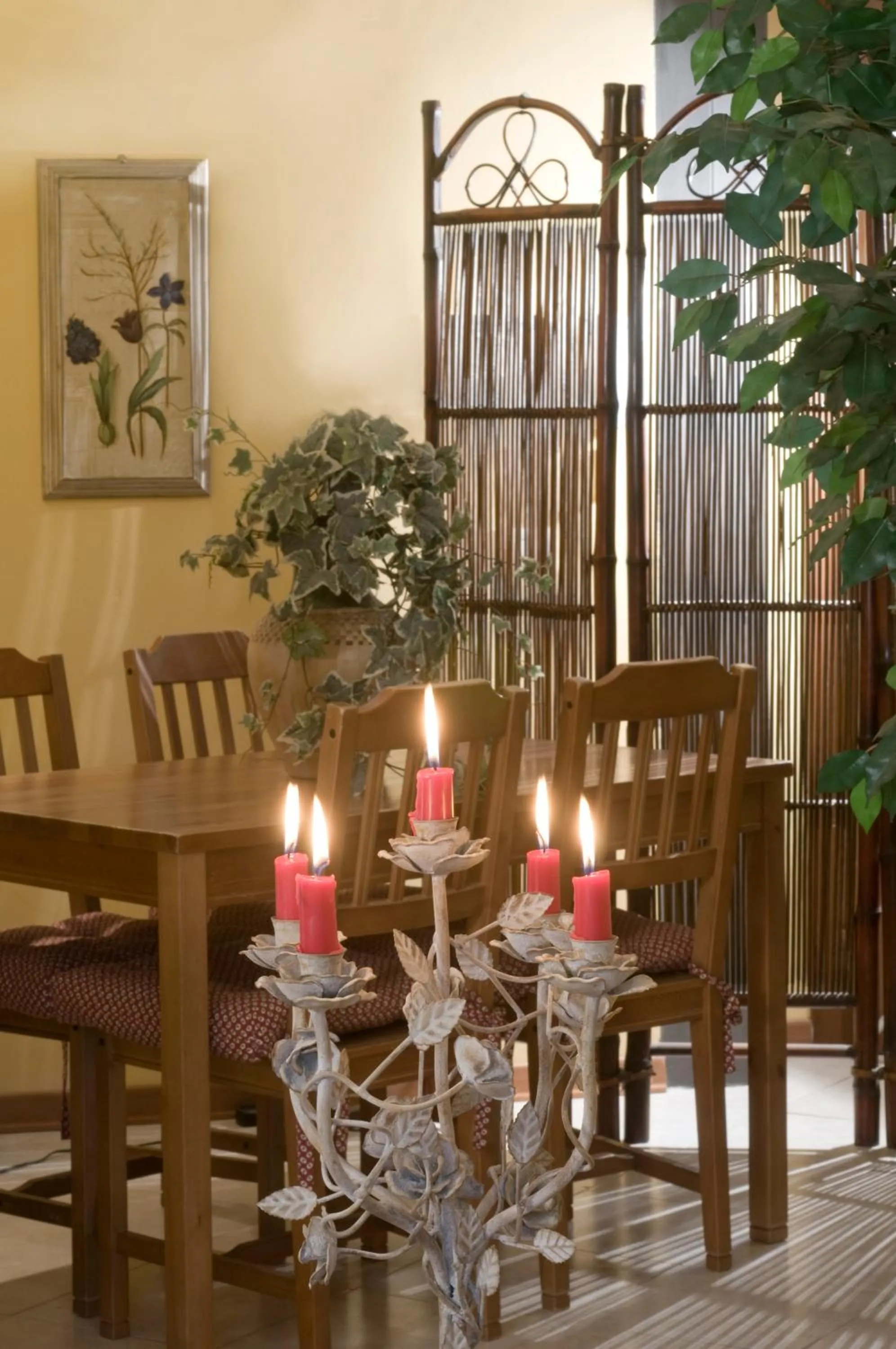 Dining area in Argentiere Room Apartments