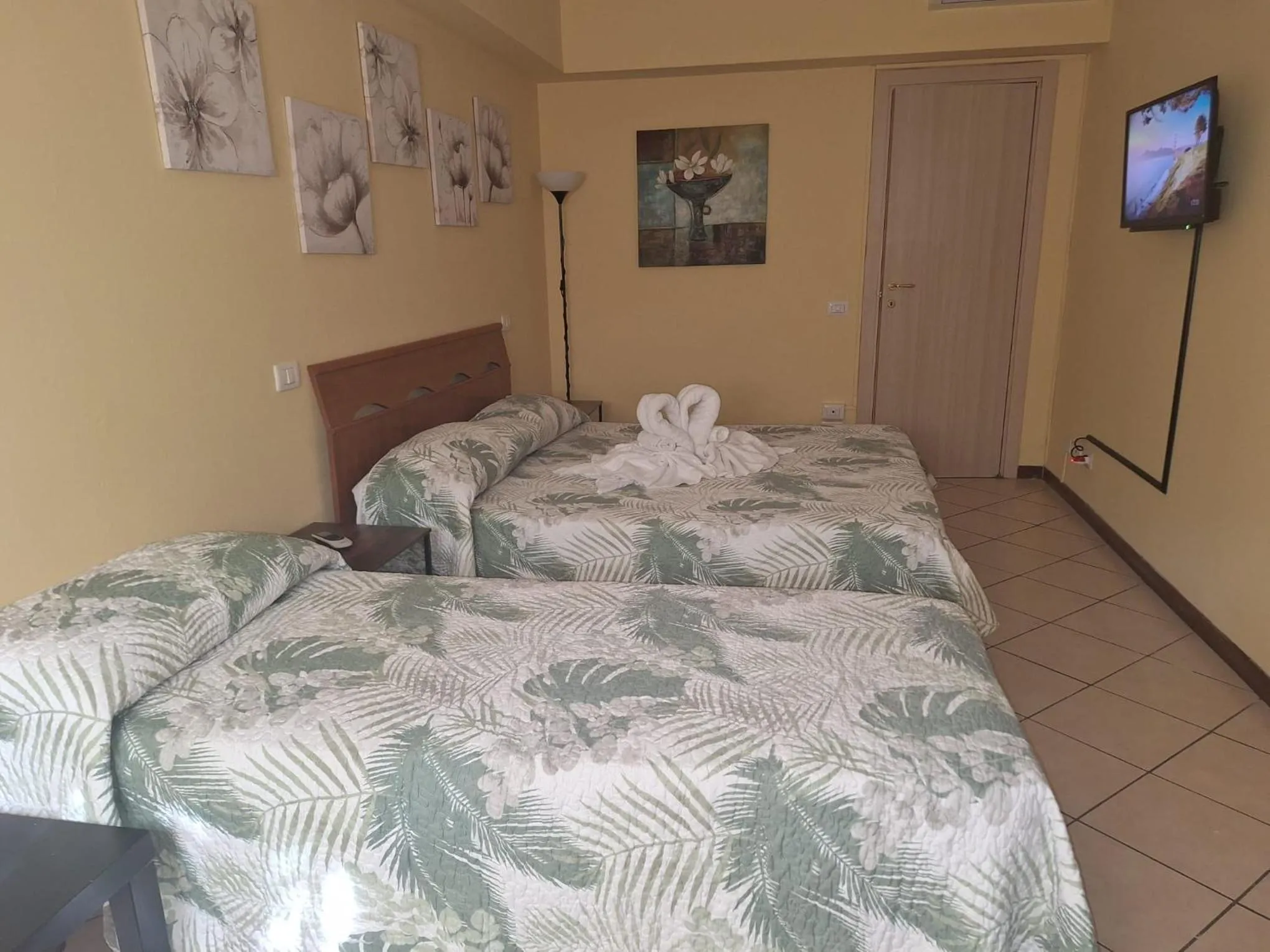 Bed in Argentiere Room Apartments