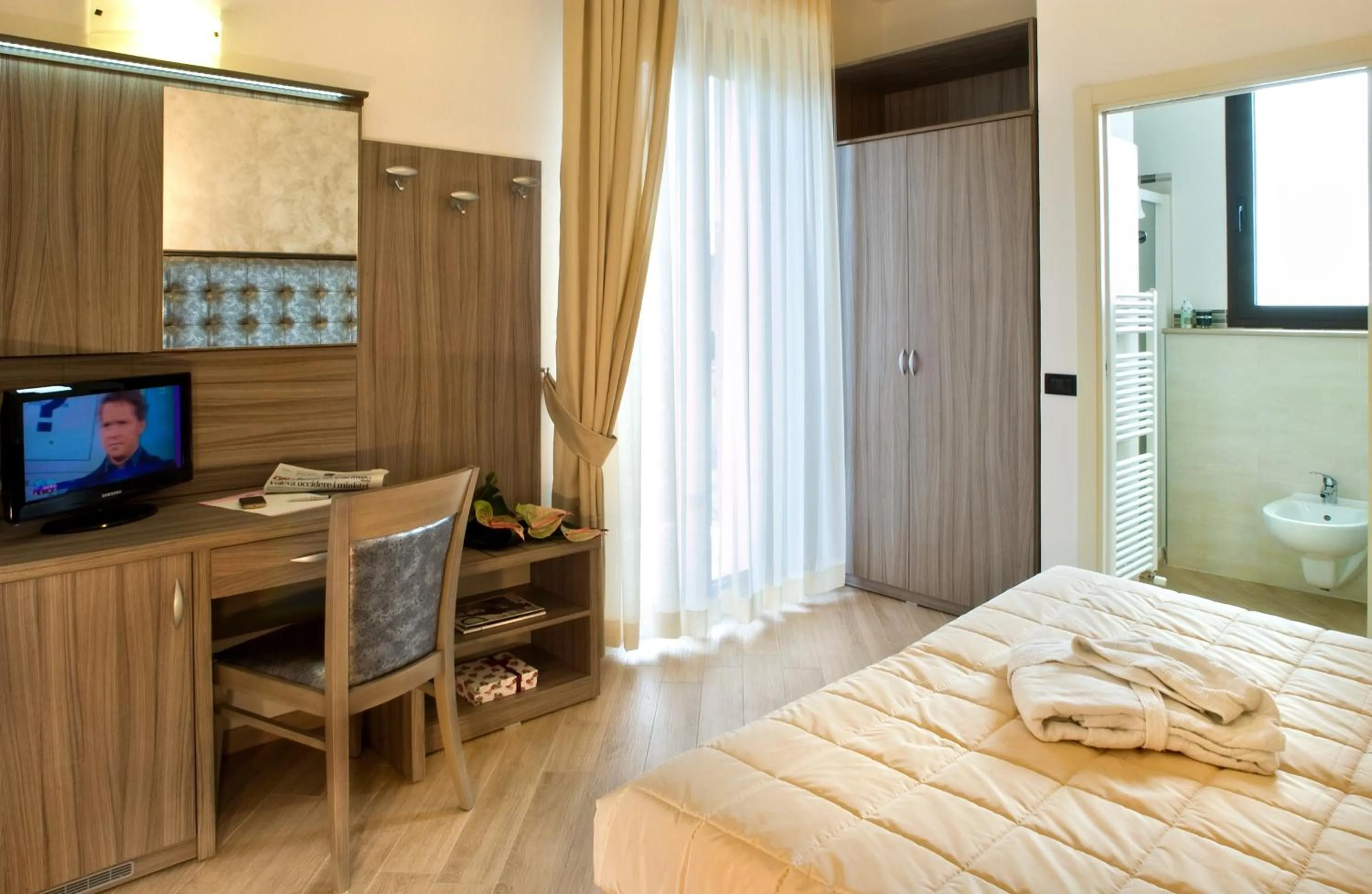 Bedroom, Bed in Hotel Villa Luigia