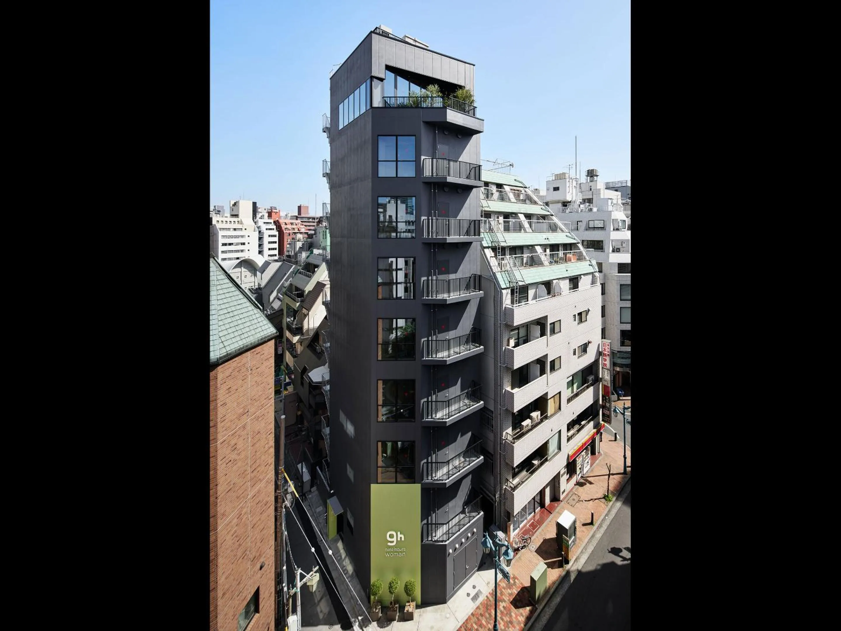 Property building in 9h nine hours woman Shinjuku