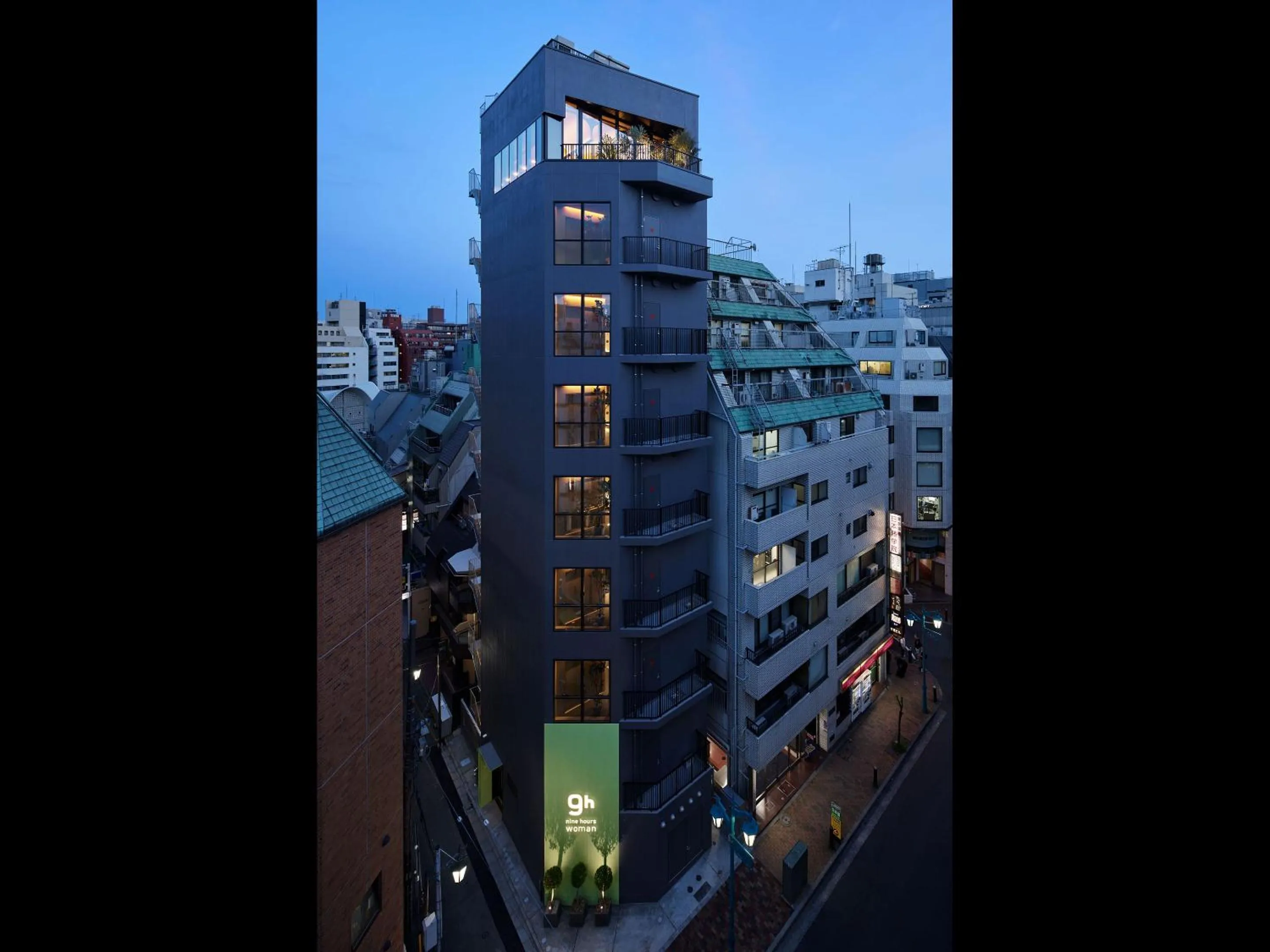 Property building in 9h nine hours woman Shinjuku