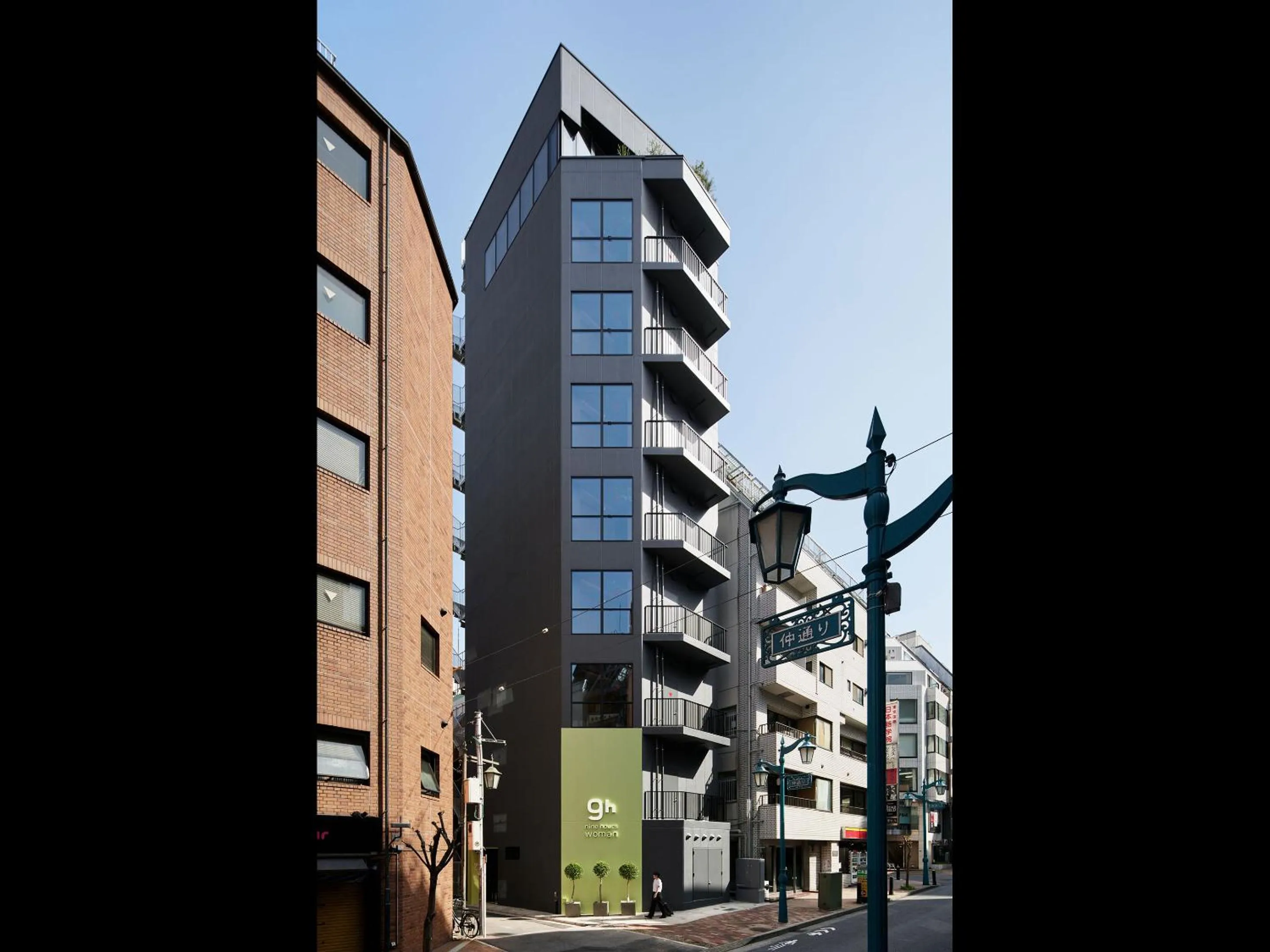 Property building in 9h nine hours woman Shinjuku