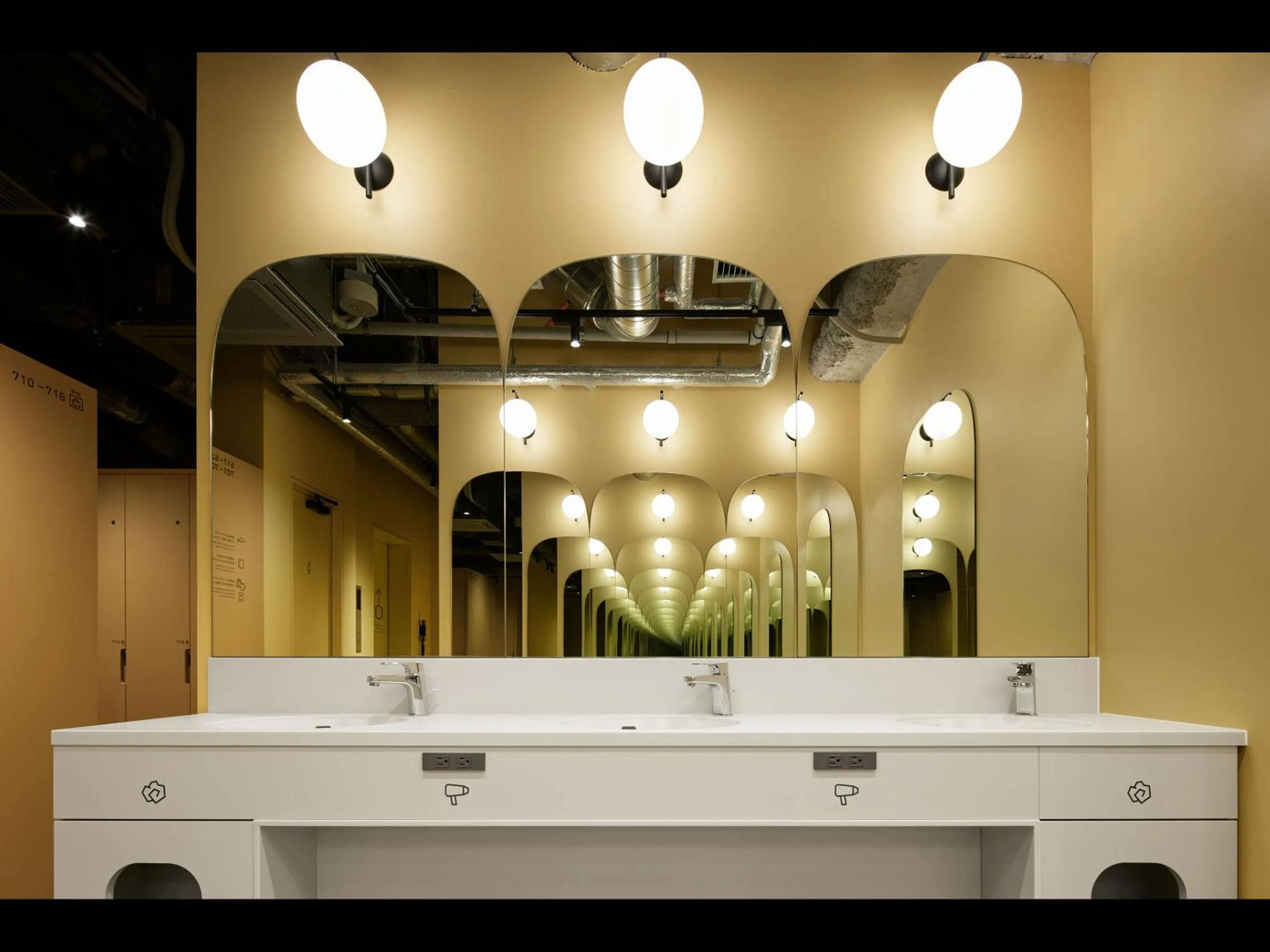 Bathroom in 9h nine hours woman Shinjuku