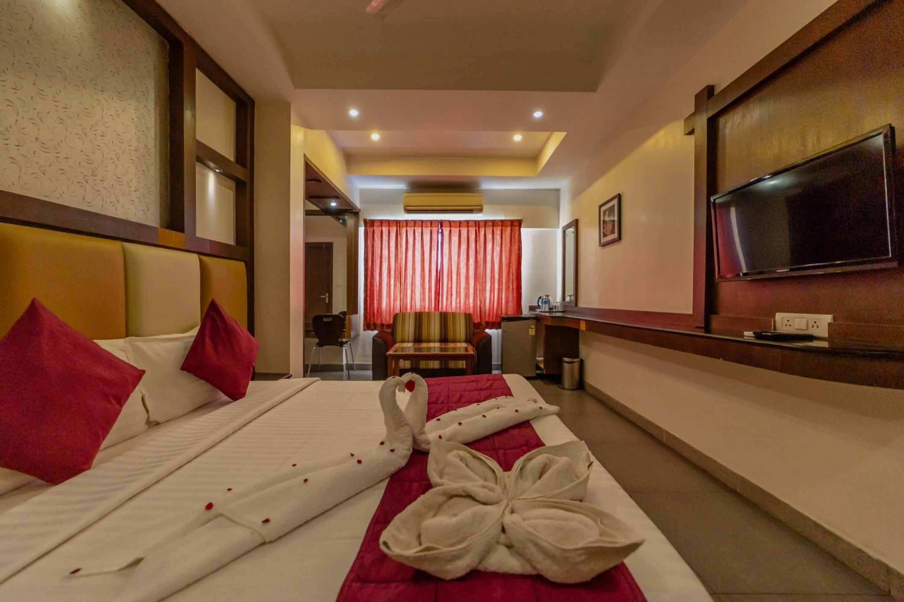 TV and multimedia, Bed in Hotel Tamizh Park