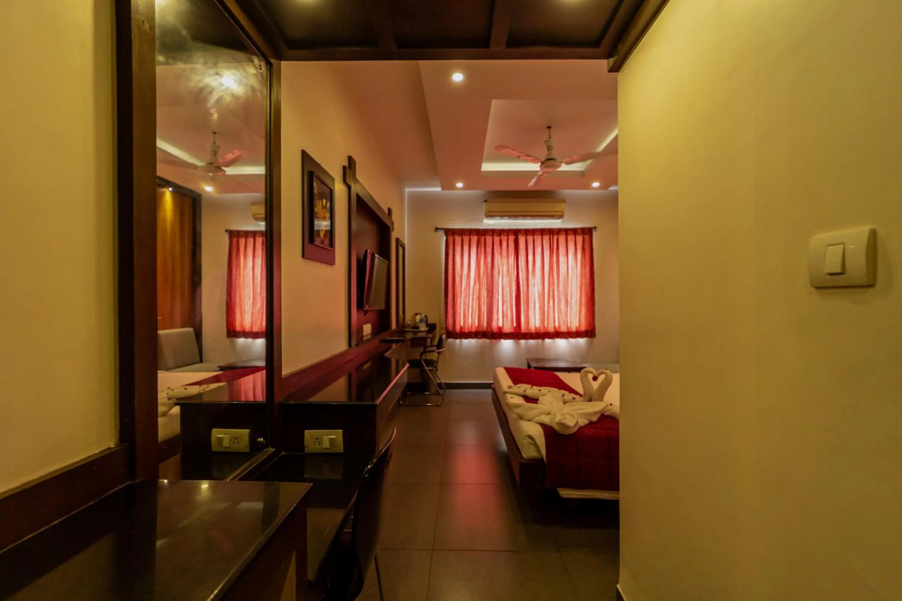 Bedroom, Bed in Hotel Tamizh Park