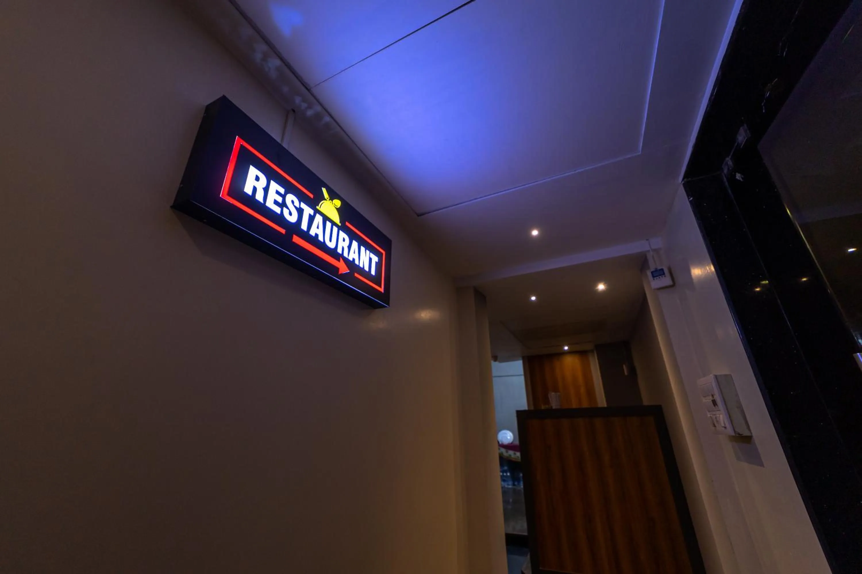 Restaurant/places to eat in Hotel Tamizh Park