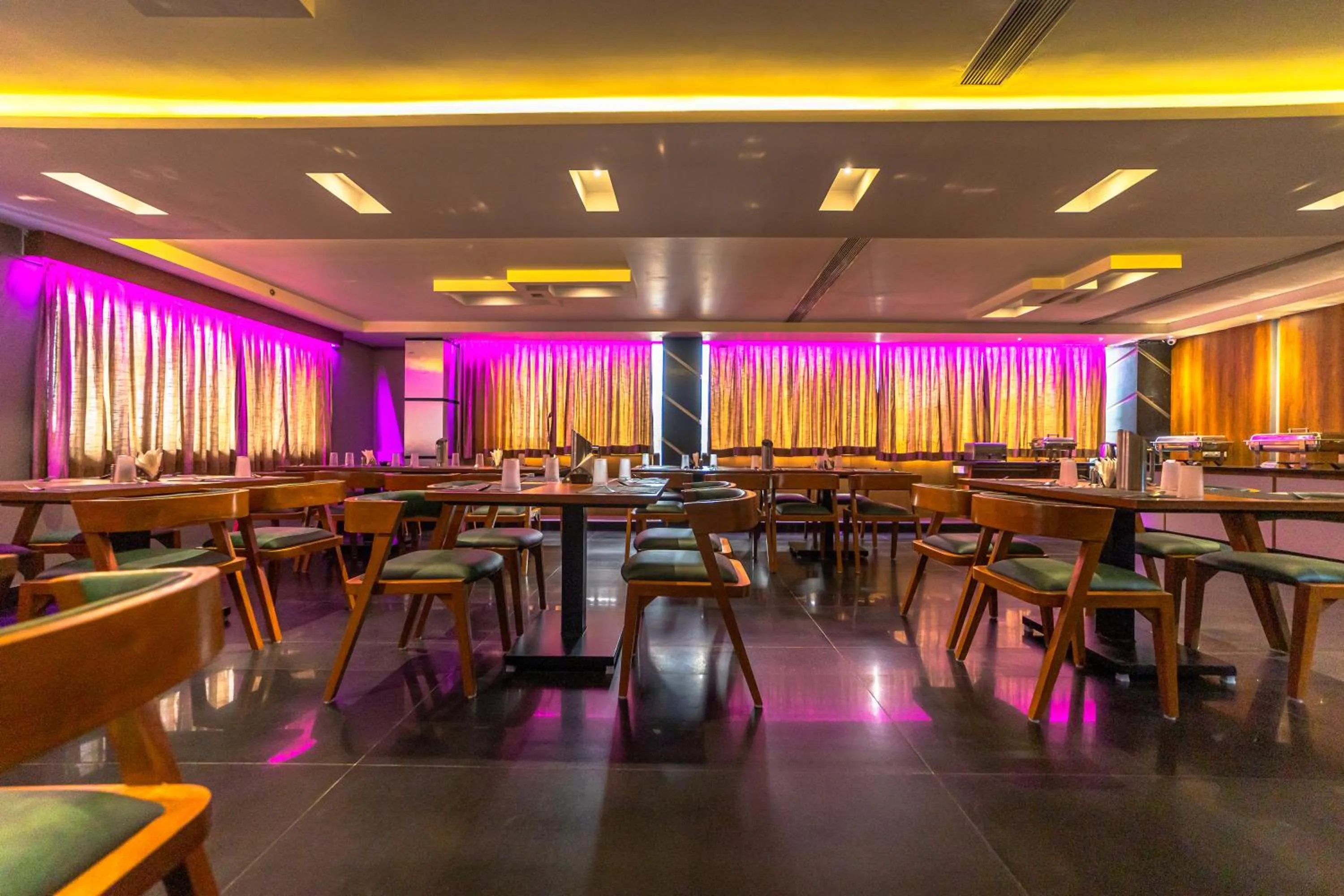 oven in Hotel Tamizh Park