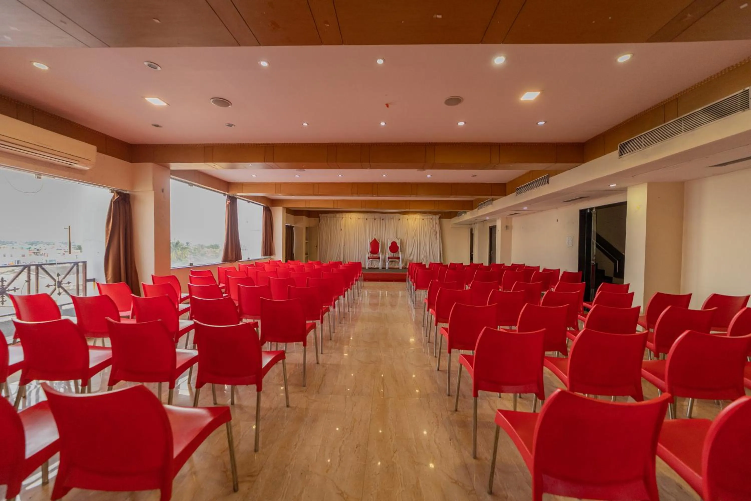 Banquet/Function facilities in Hotel Tamizh Park