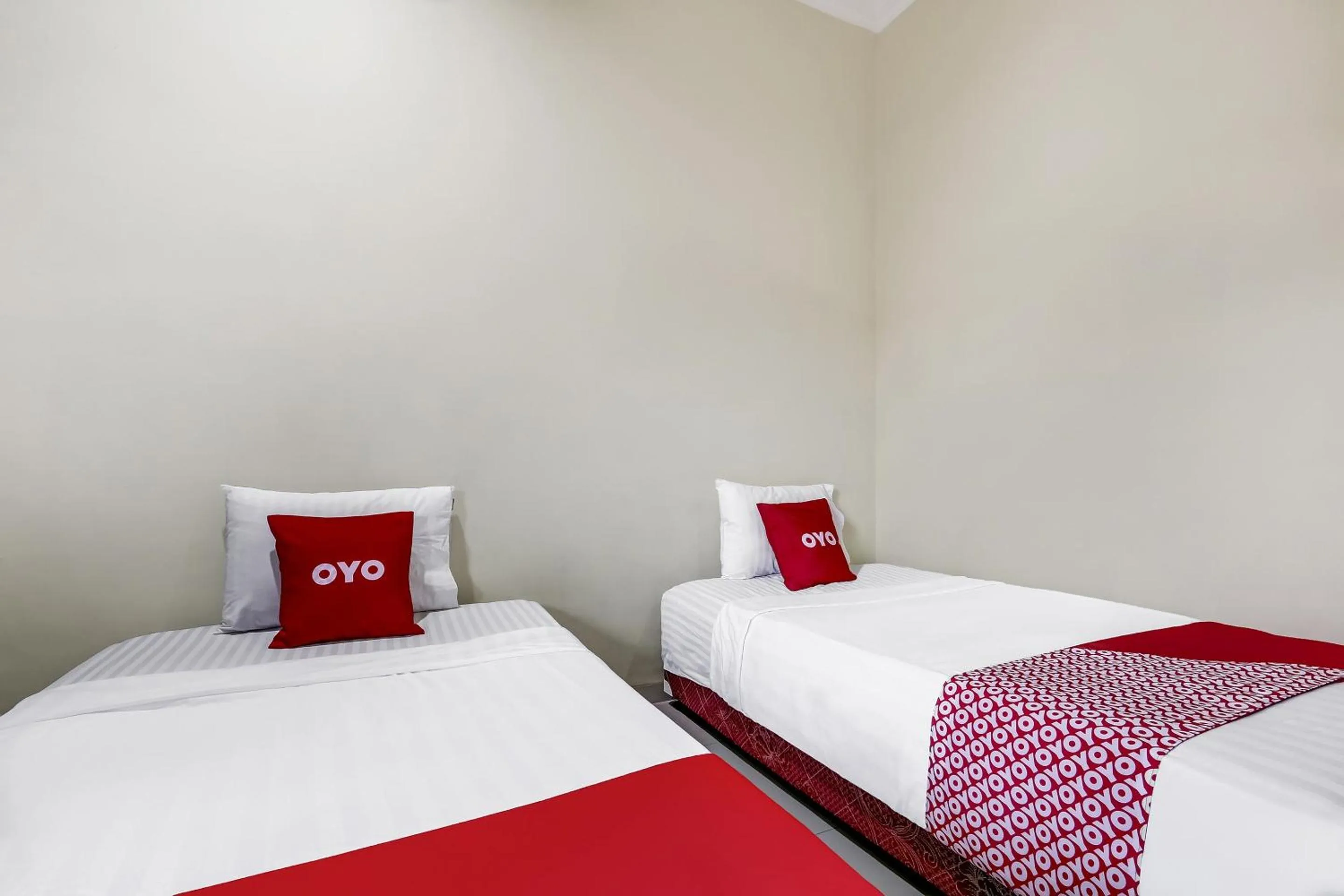 Bedroom in OYO 90927 Homestay Tentrem 2