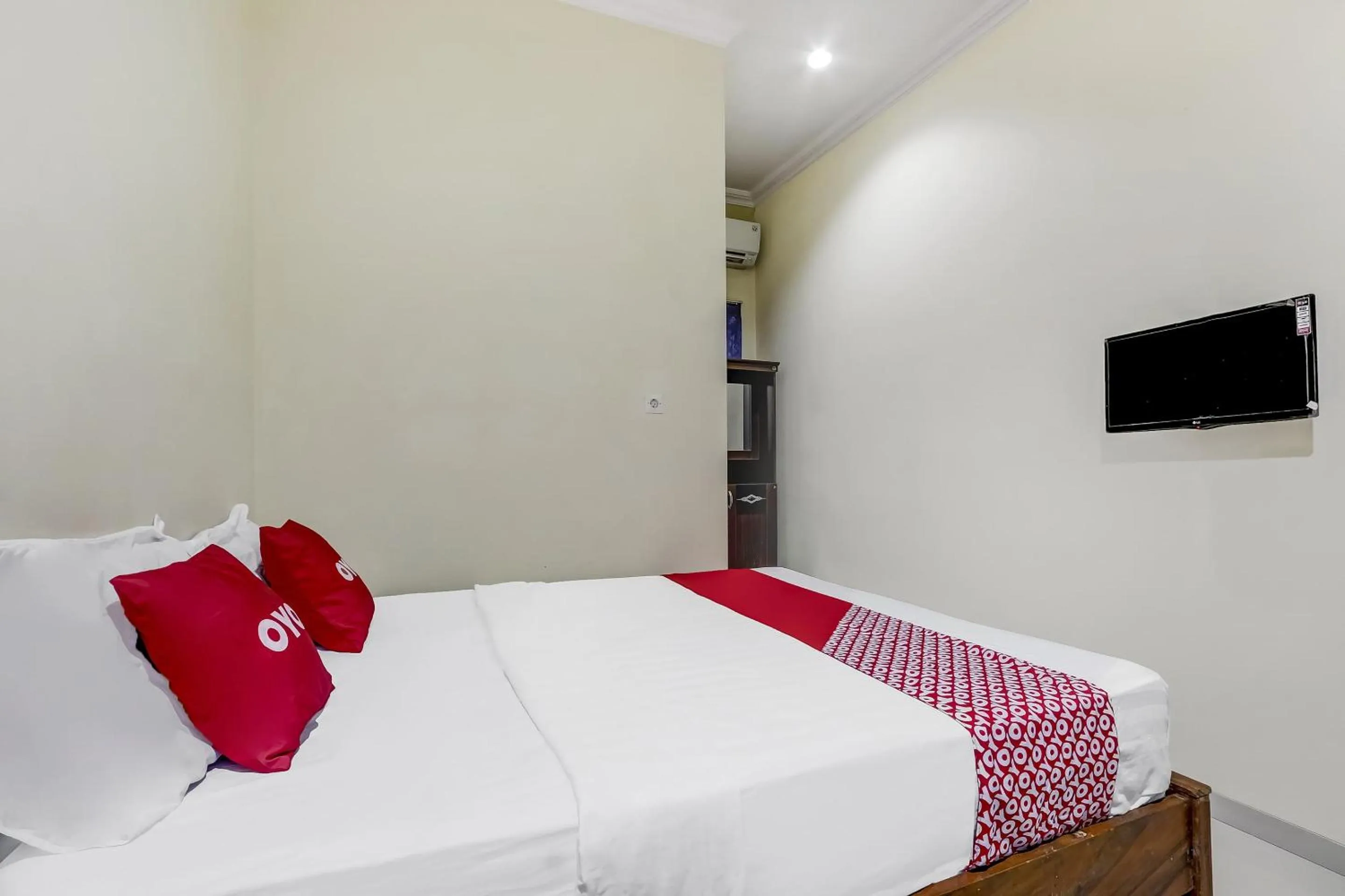Bedroom in OYO 90927 Homestay Tentrem 2