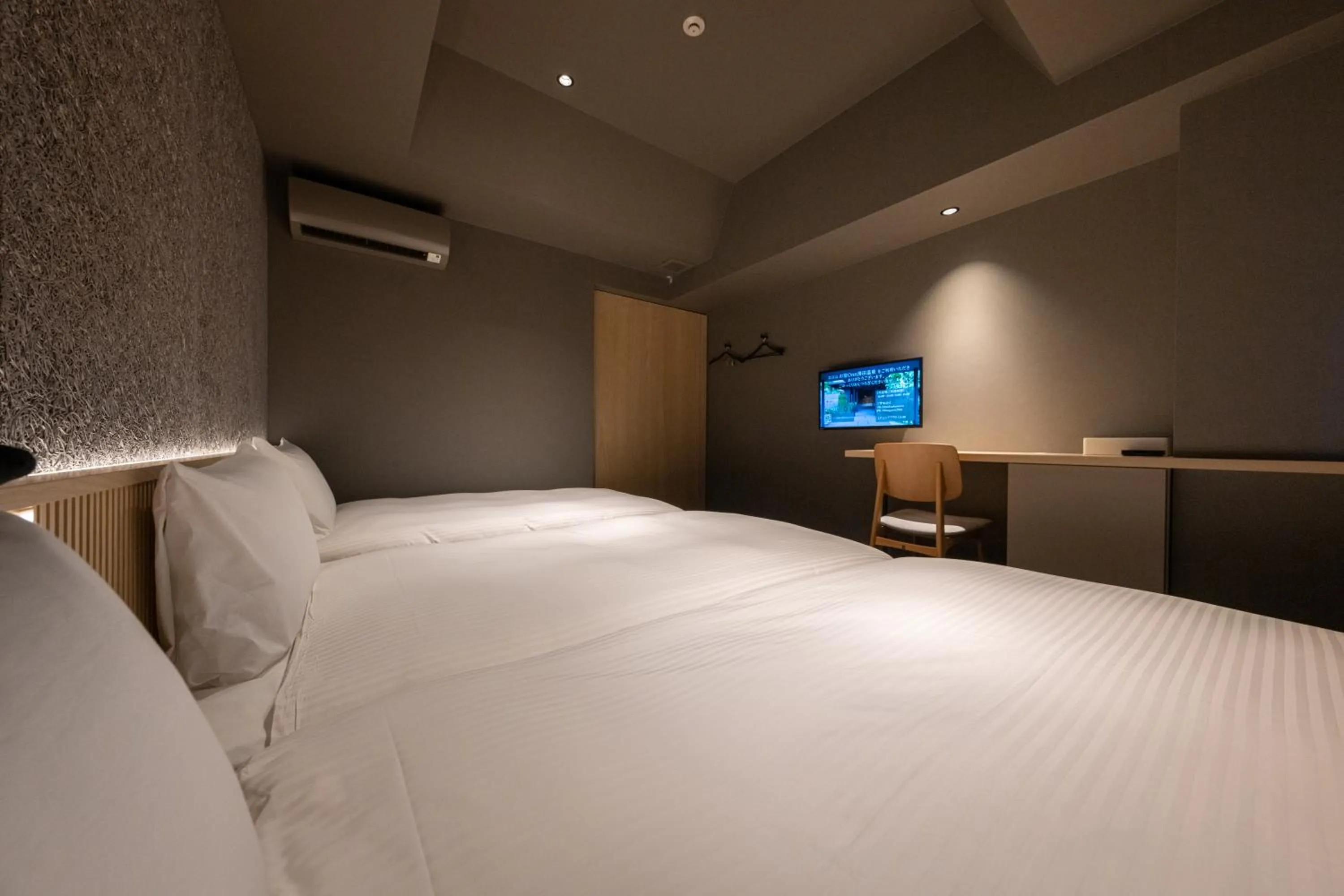 Photo of the whole room, Bed in Onn Yuda Onsen