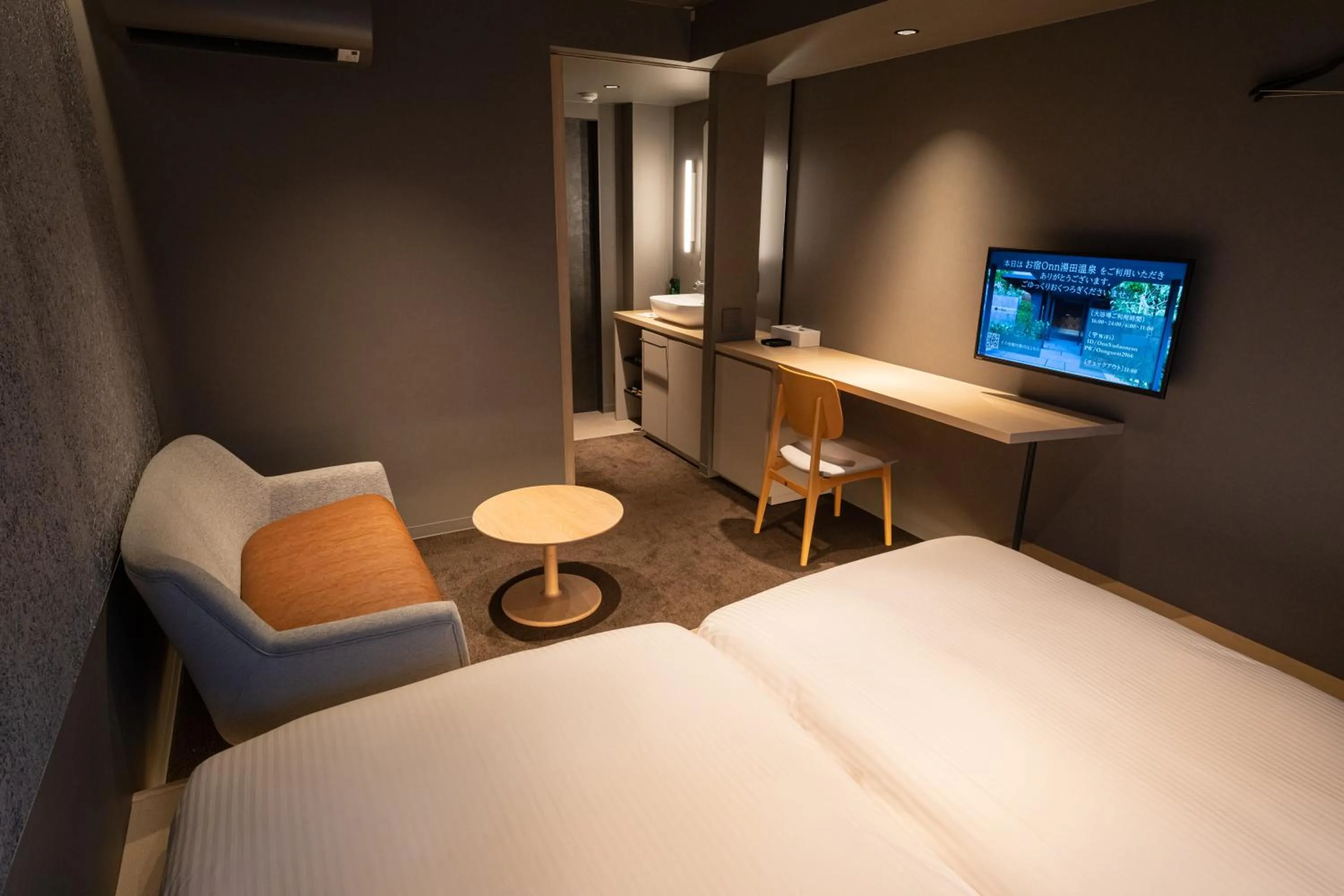 Photo of the whole room, Bed in Onn Yuda Onsen