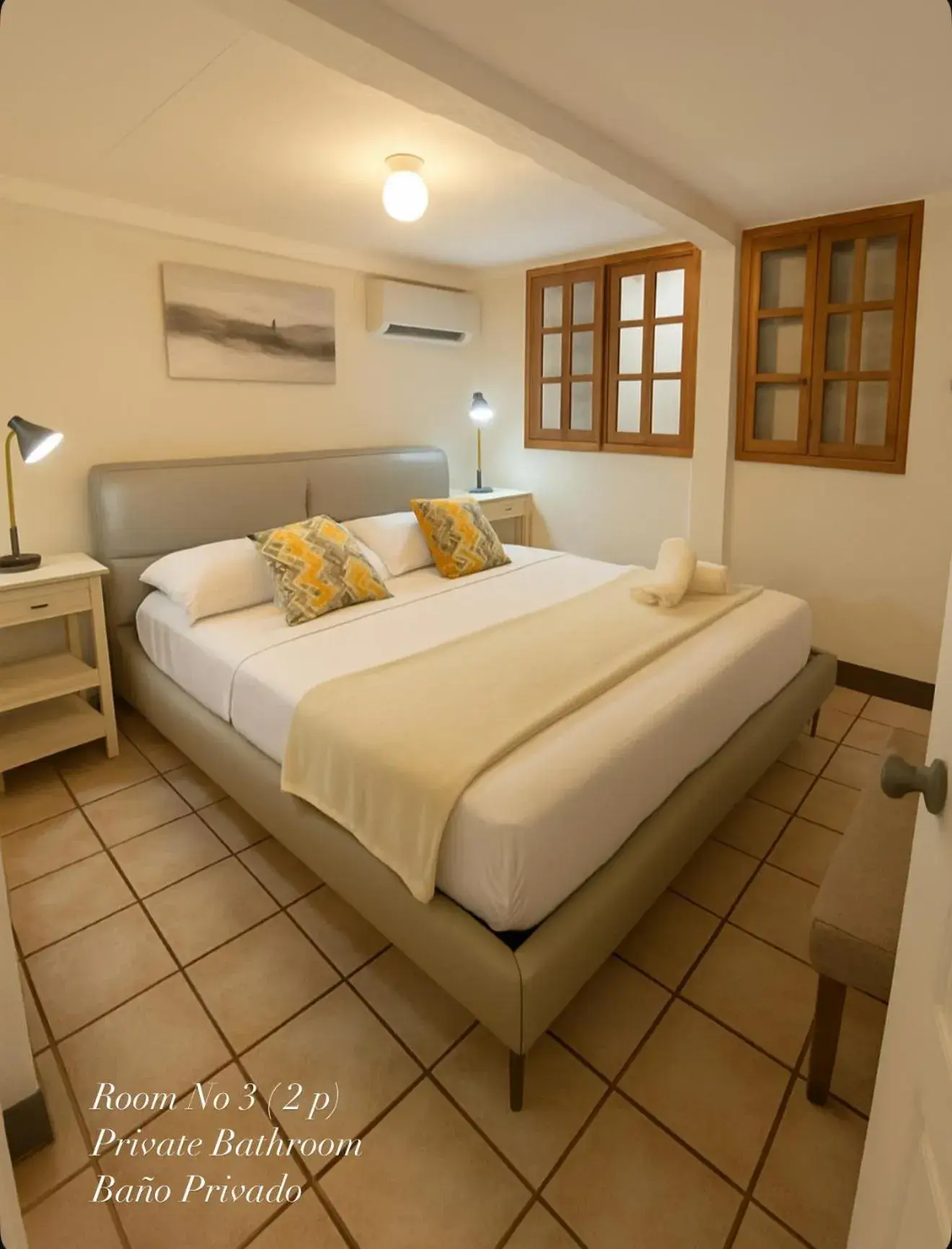 Standard King Room - single occupancy in Looking Good Surf House San Juan del Sur Standard King Room - single occupancy in Looking Good Surf House San Juan del Sur