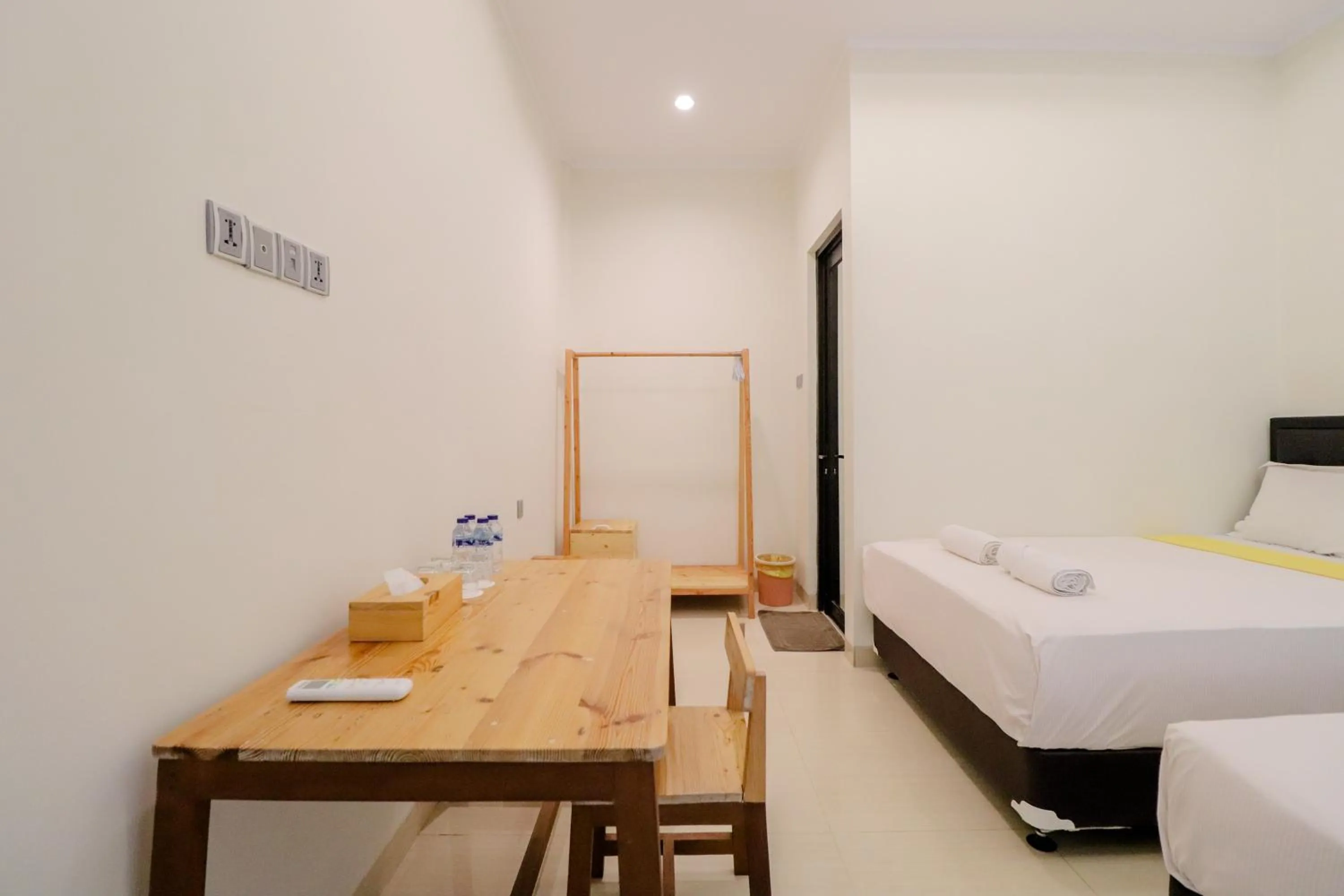 Bedroom, Bed in Roemah Kenari