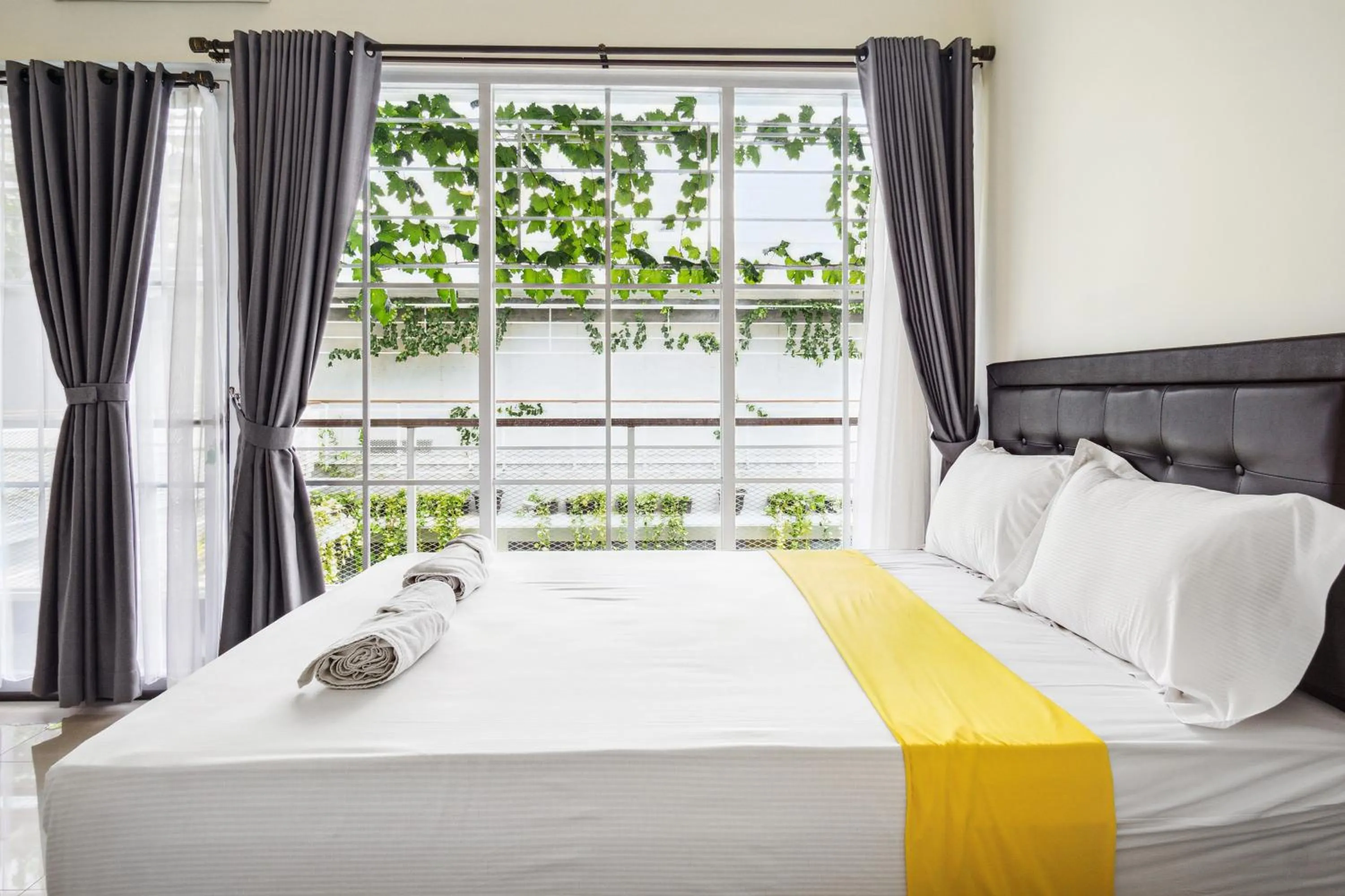 Bedroom, Bed in Roemah Kenari