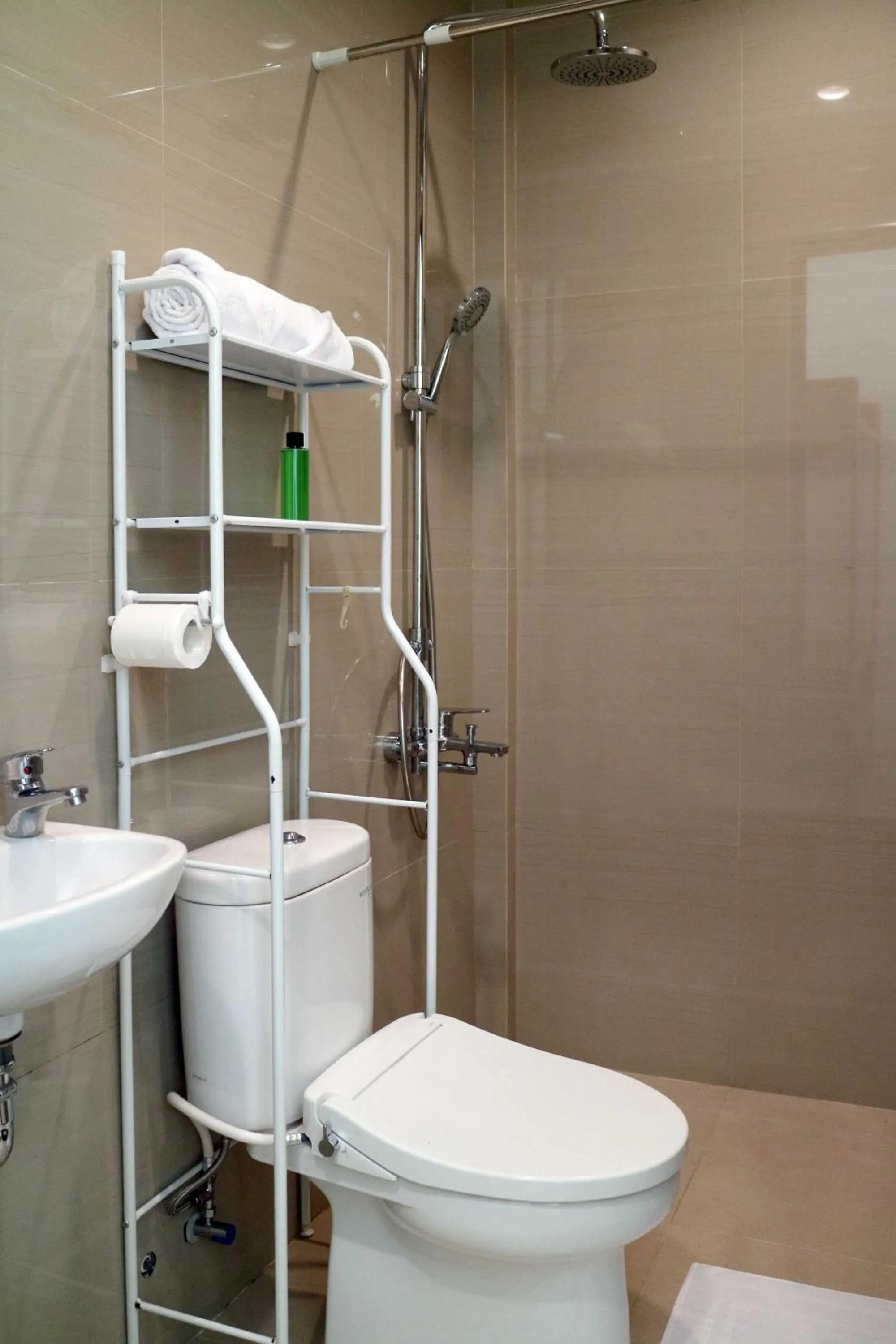 Shower in Roemah Kenari