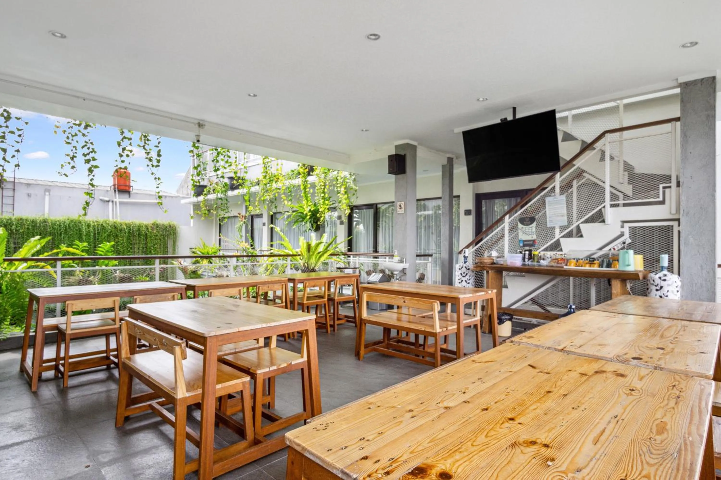 Restaurant/places to eat in Roemah Kenari