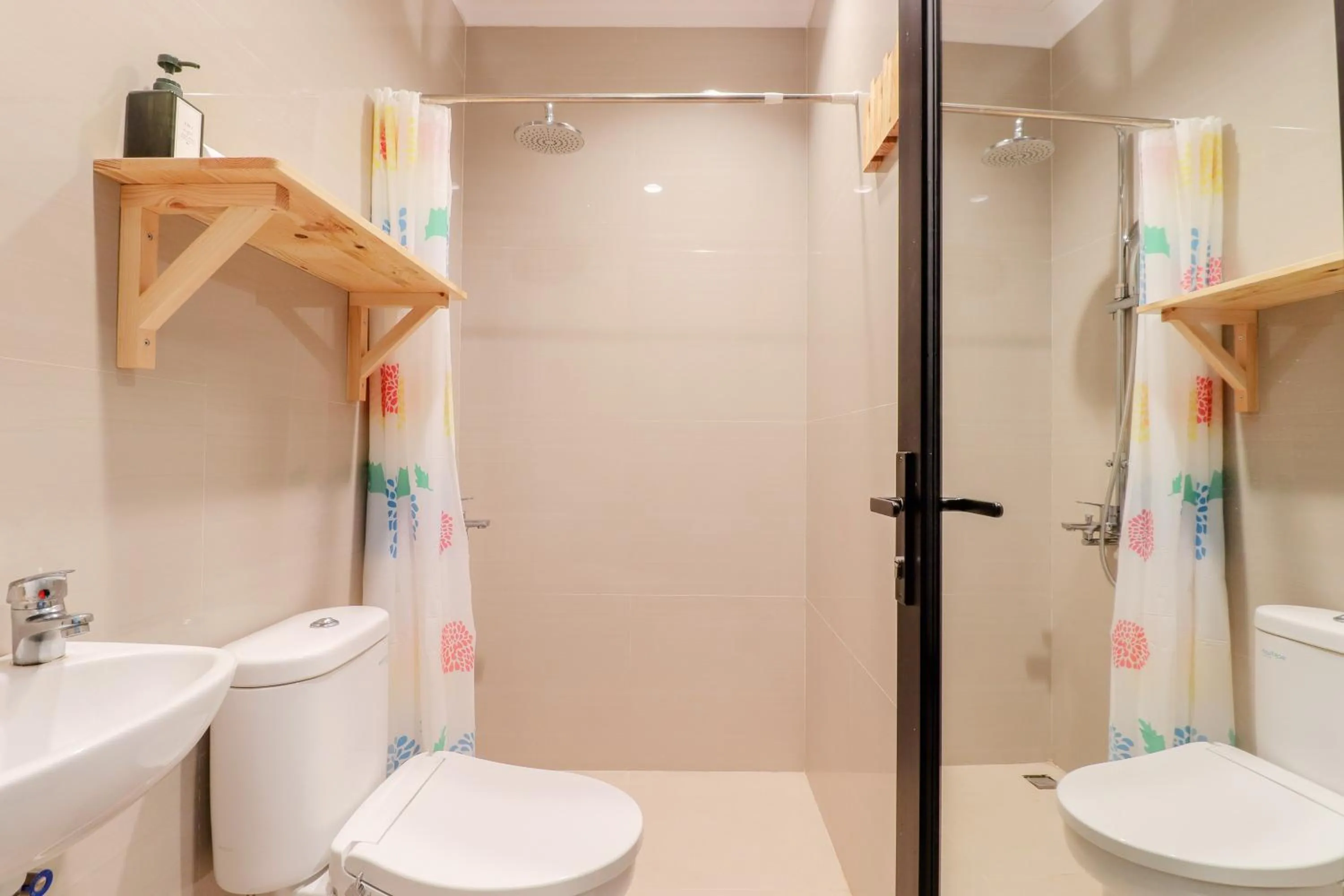 Bathroom in Roemah Kenari