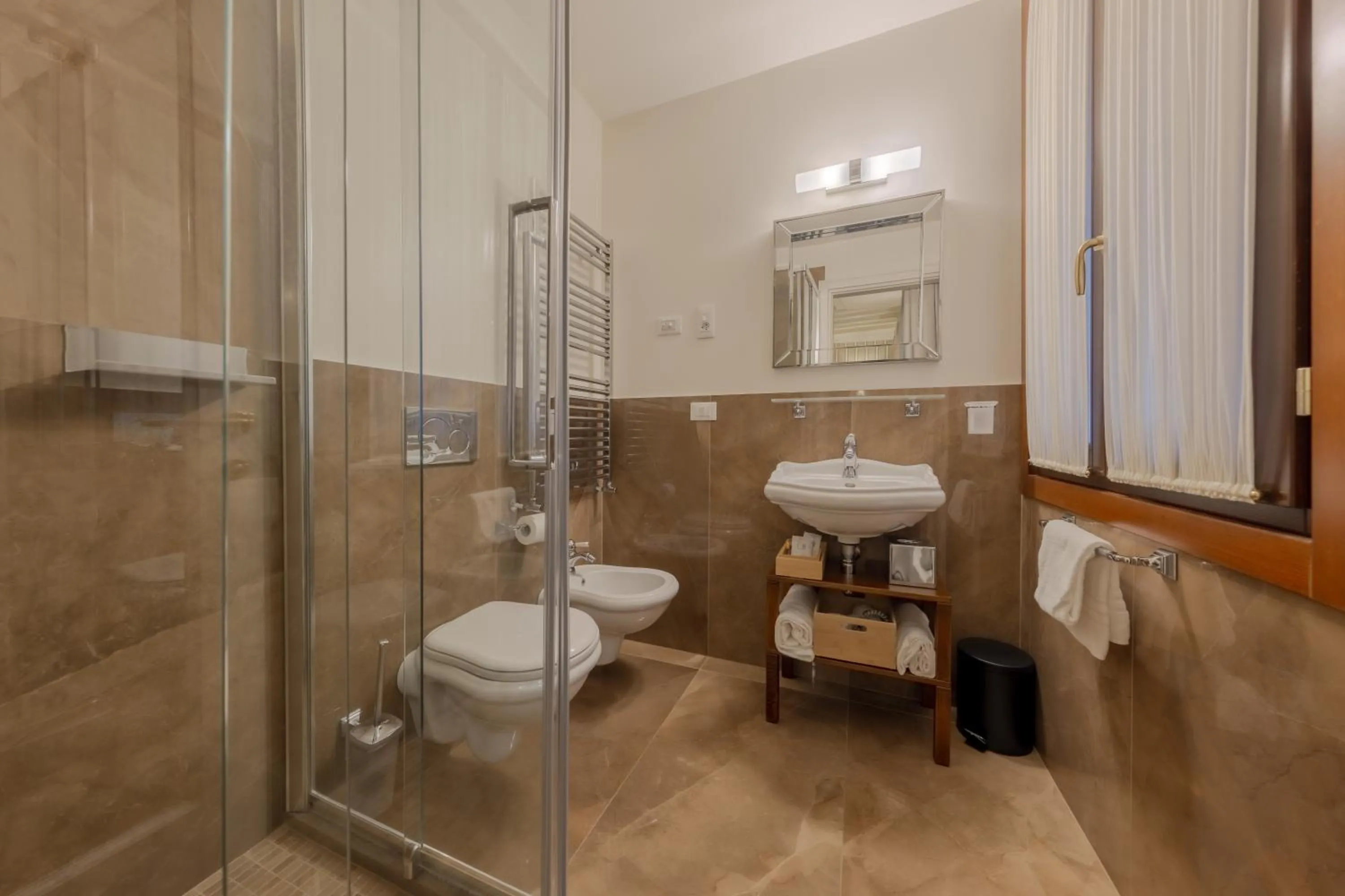 Shower in Hotel Bartolomeo