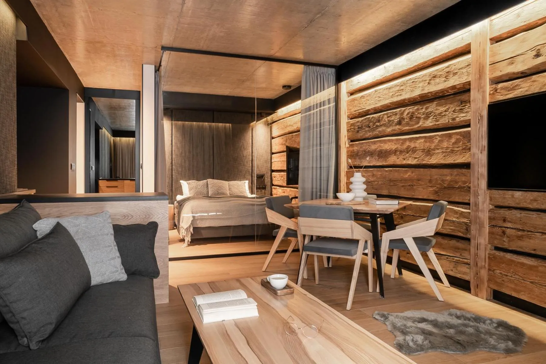 TV and multimedia in Villa T Apartments & SPA