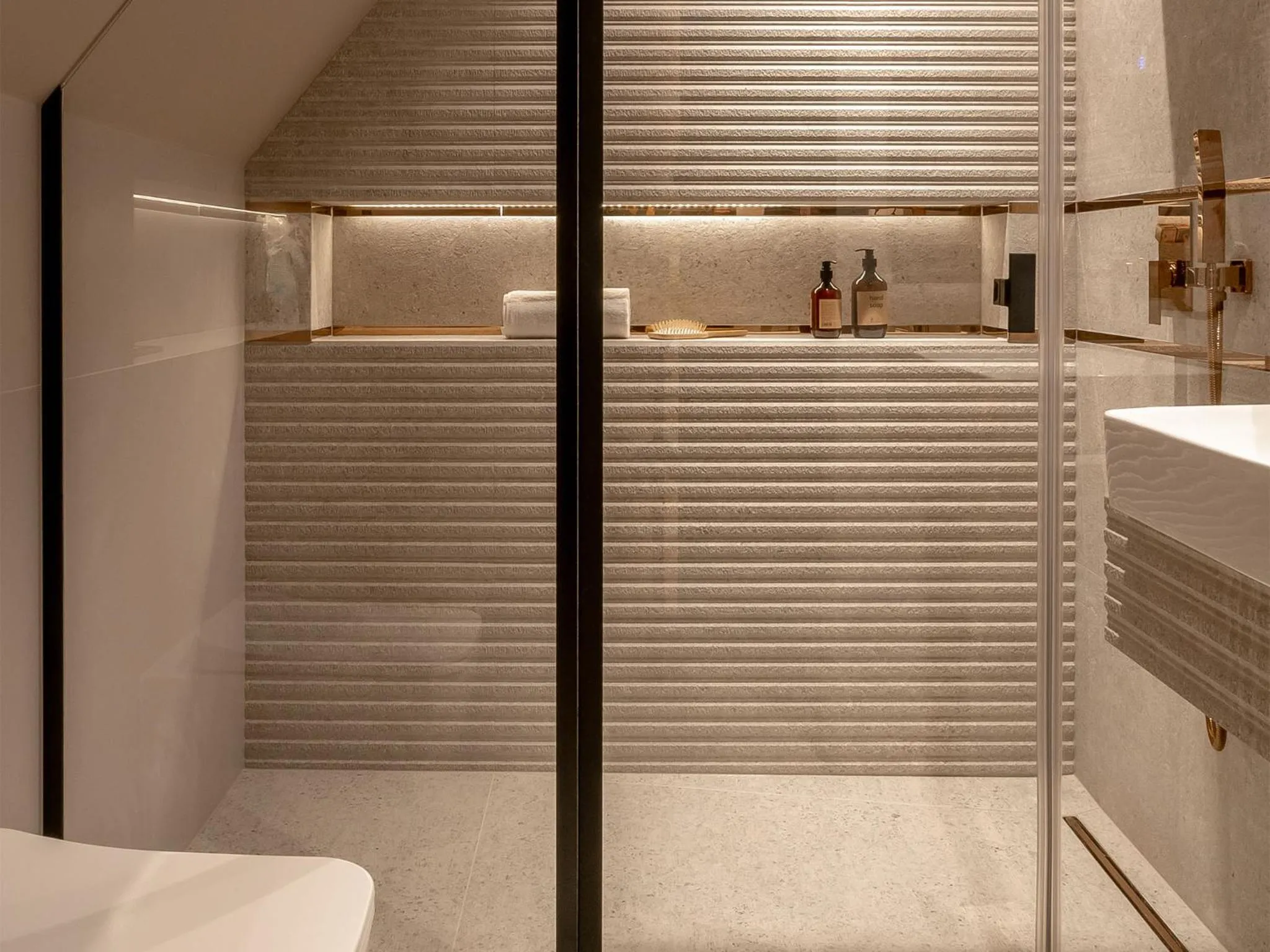 Shower in Villa T Apartments & SPA
