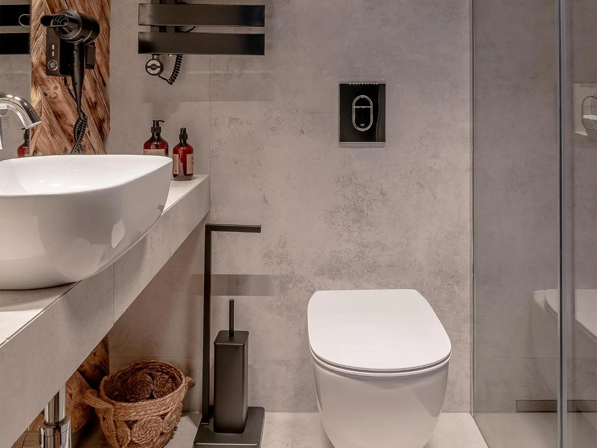 Toilet in Villa T Apartments & SPA