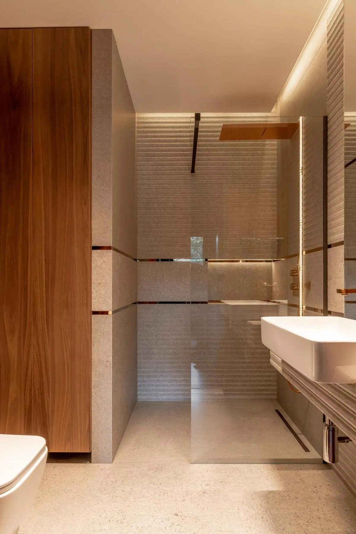 Shower in Villa T Apartments & SPA