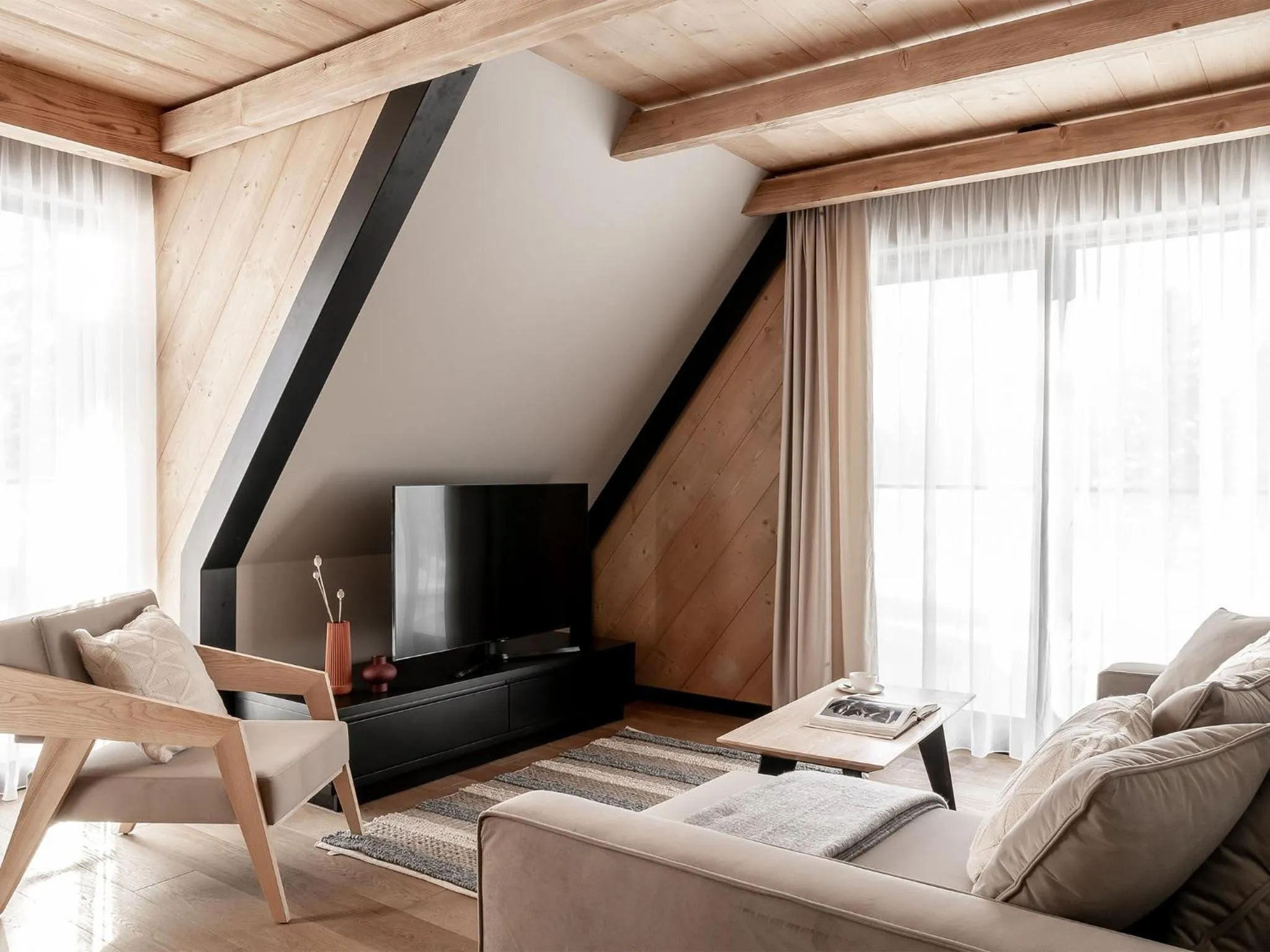 TV and multimedia in Villa T Apartments & SPA