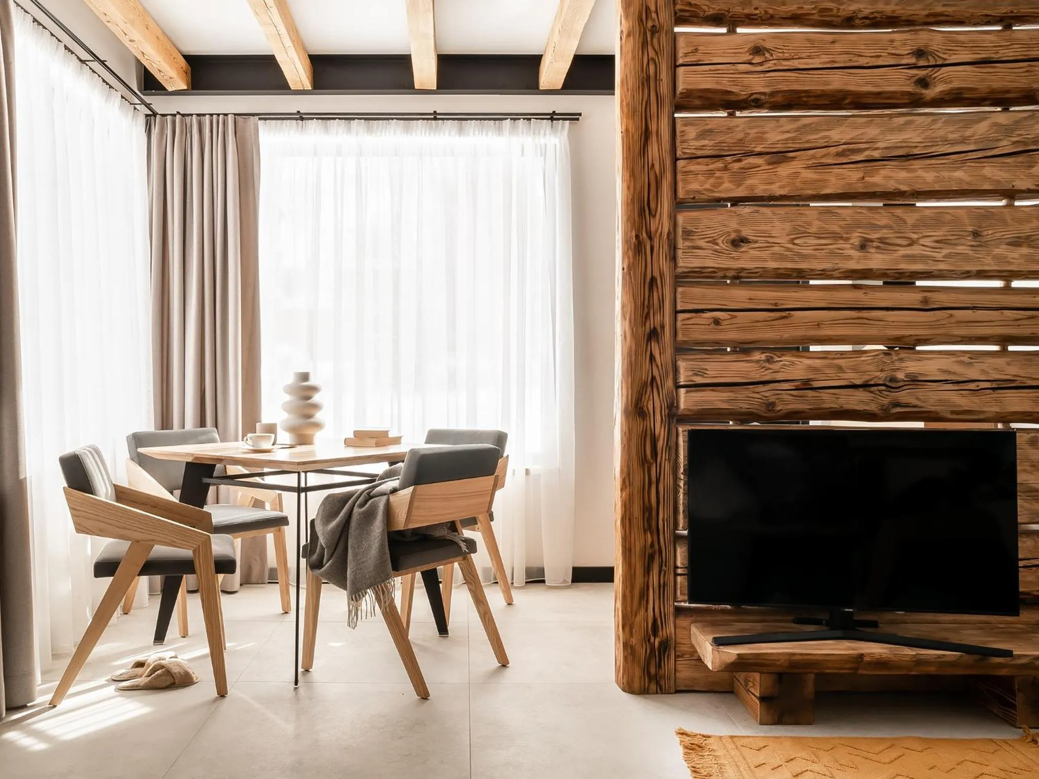 TV and multimedia in Villa T Apartments & SPA