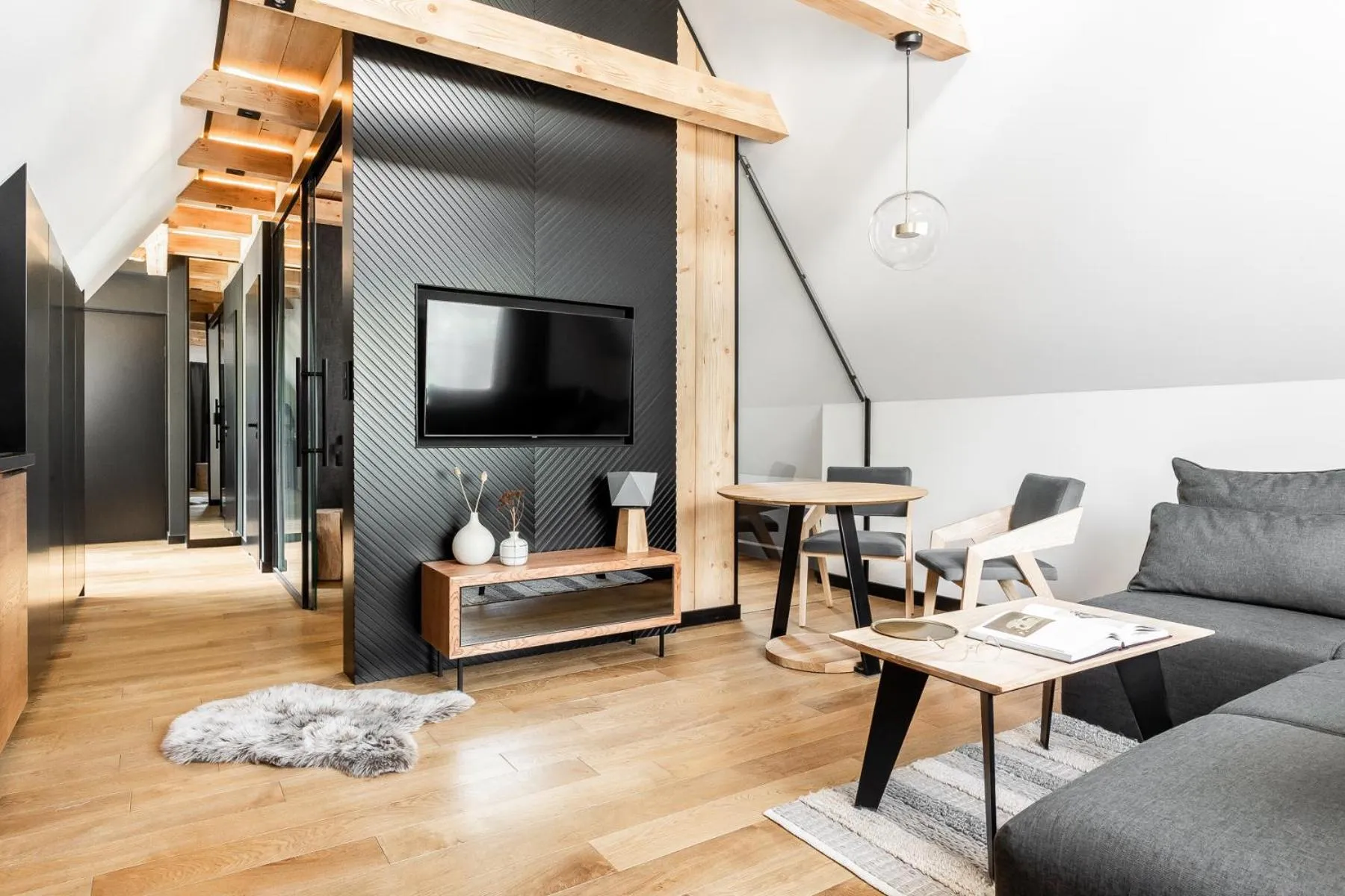 TV and multimedia in Villa T Apartments & SPA