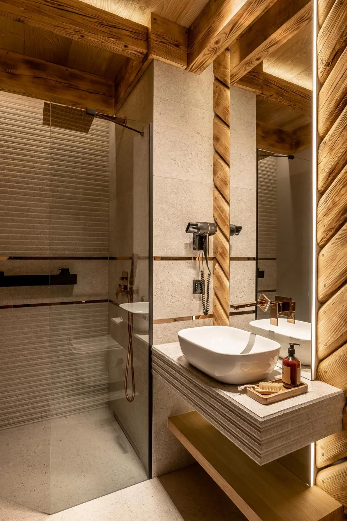 Shower in Villa T Apartments & SPA