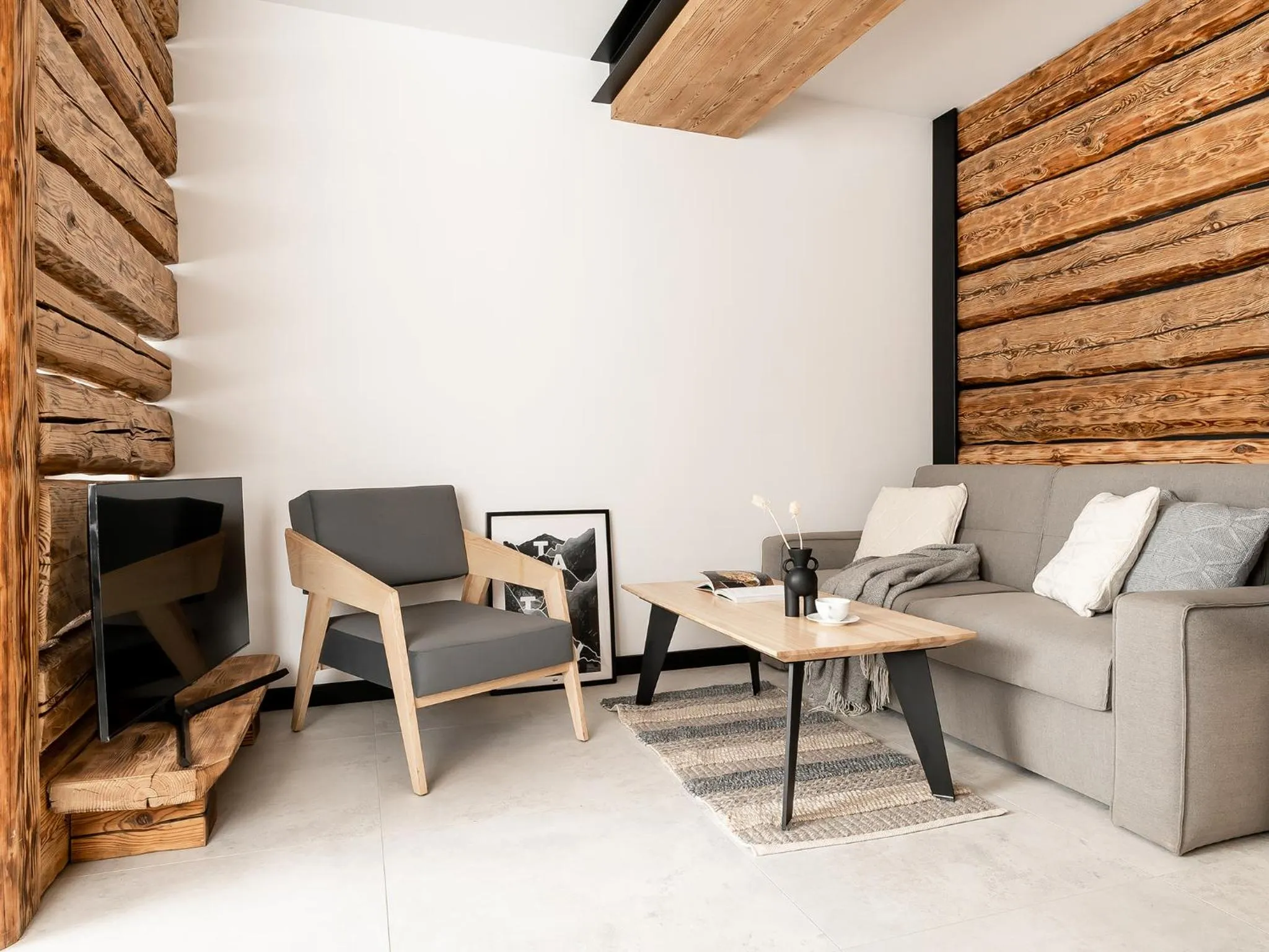 TV and multimedia in Villa T Apartments & SPA