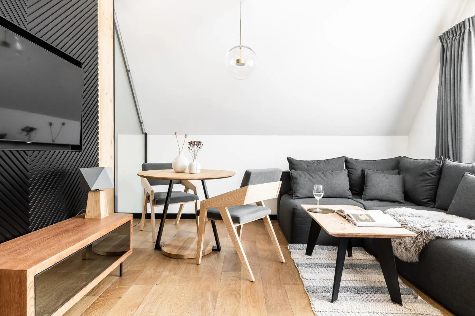 TV and multimedia in Villa T Apartments & SPA