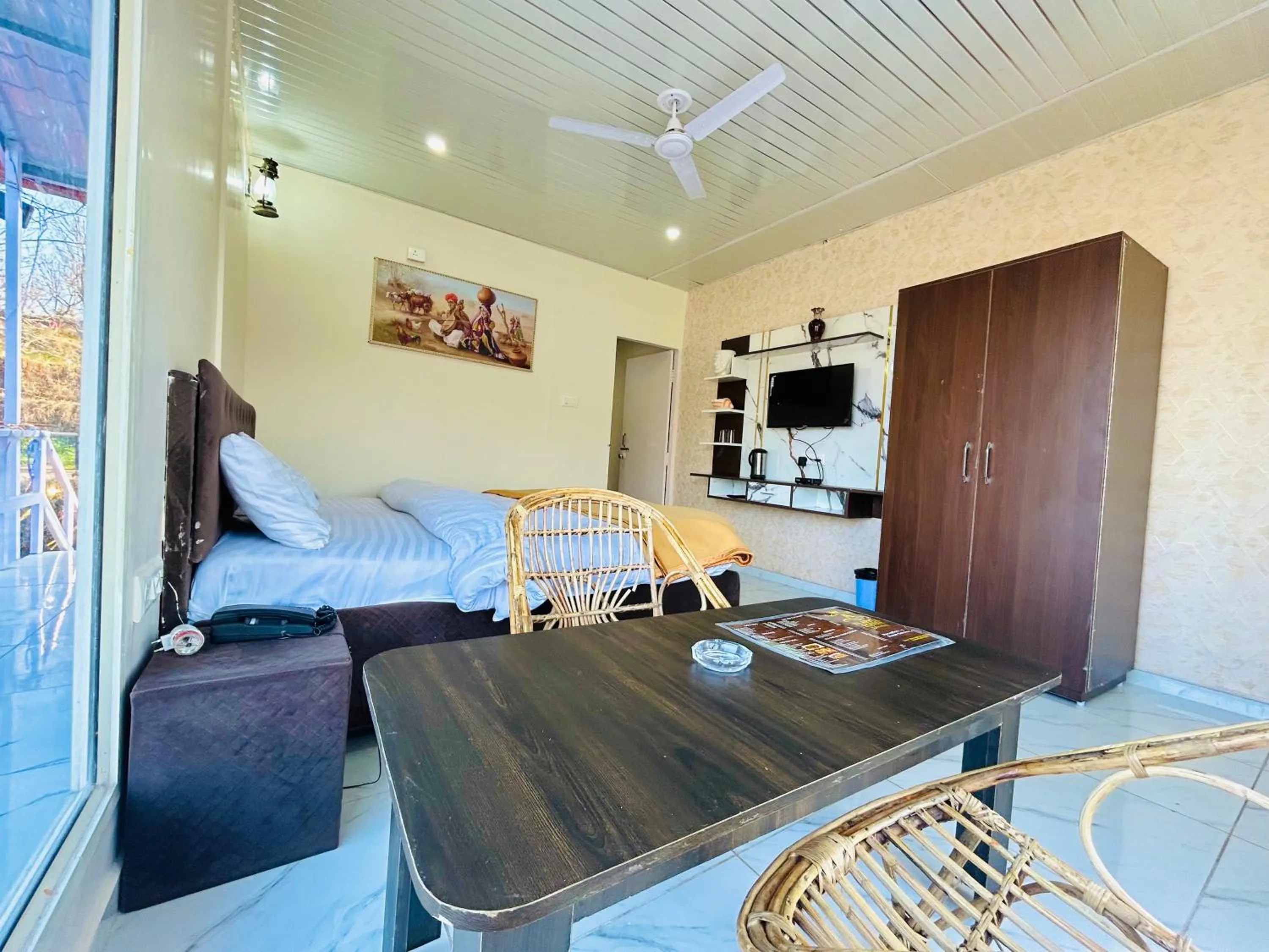 TV and multimedia in IN APPLE ESTATE KANATAL - Himalayan View Resort with Courteous Staff