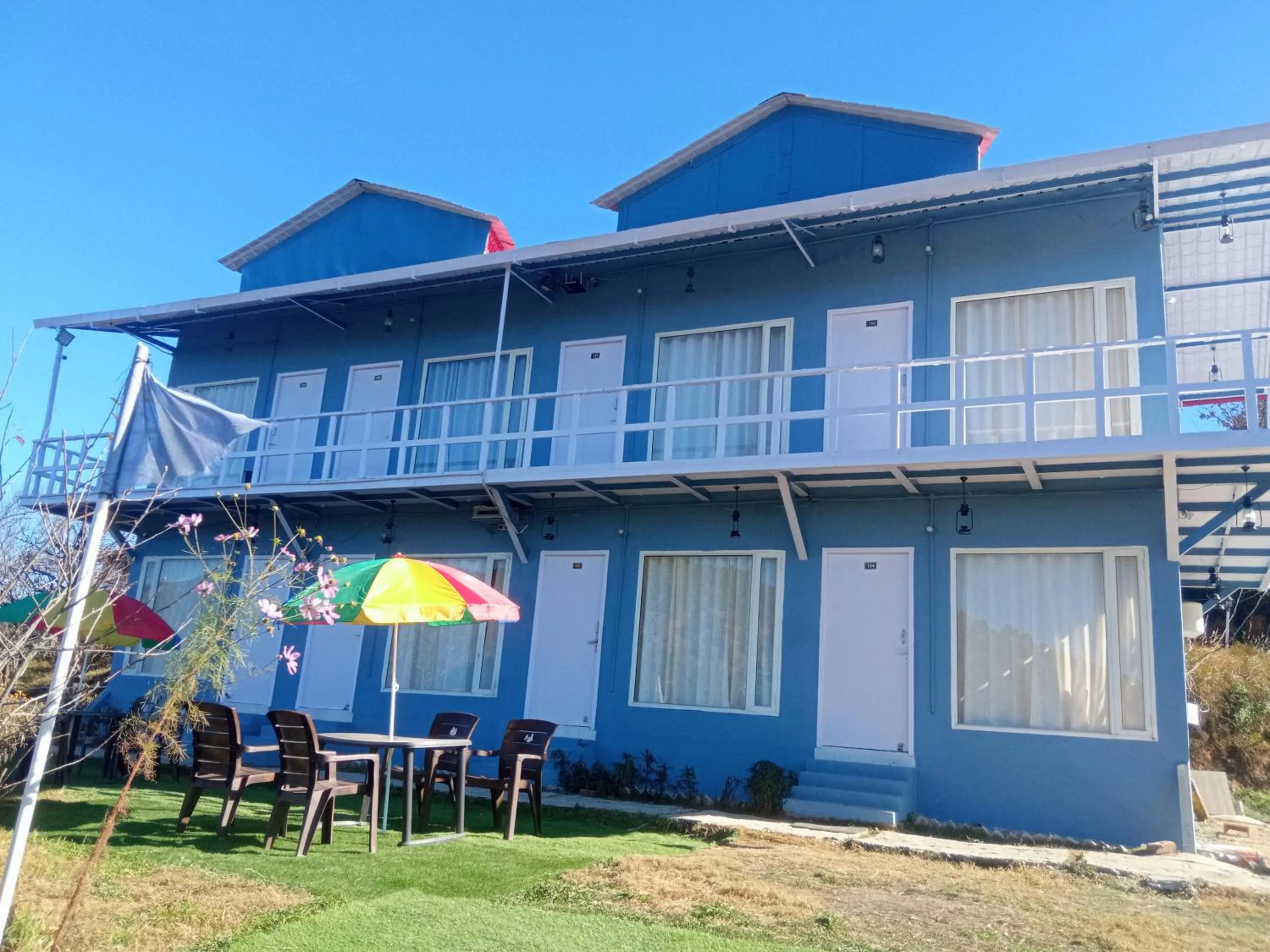 Property building in IN APPLE ESTATE KANATAL - Himalayan View Resort with Courteous Staff