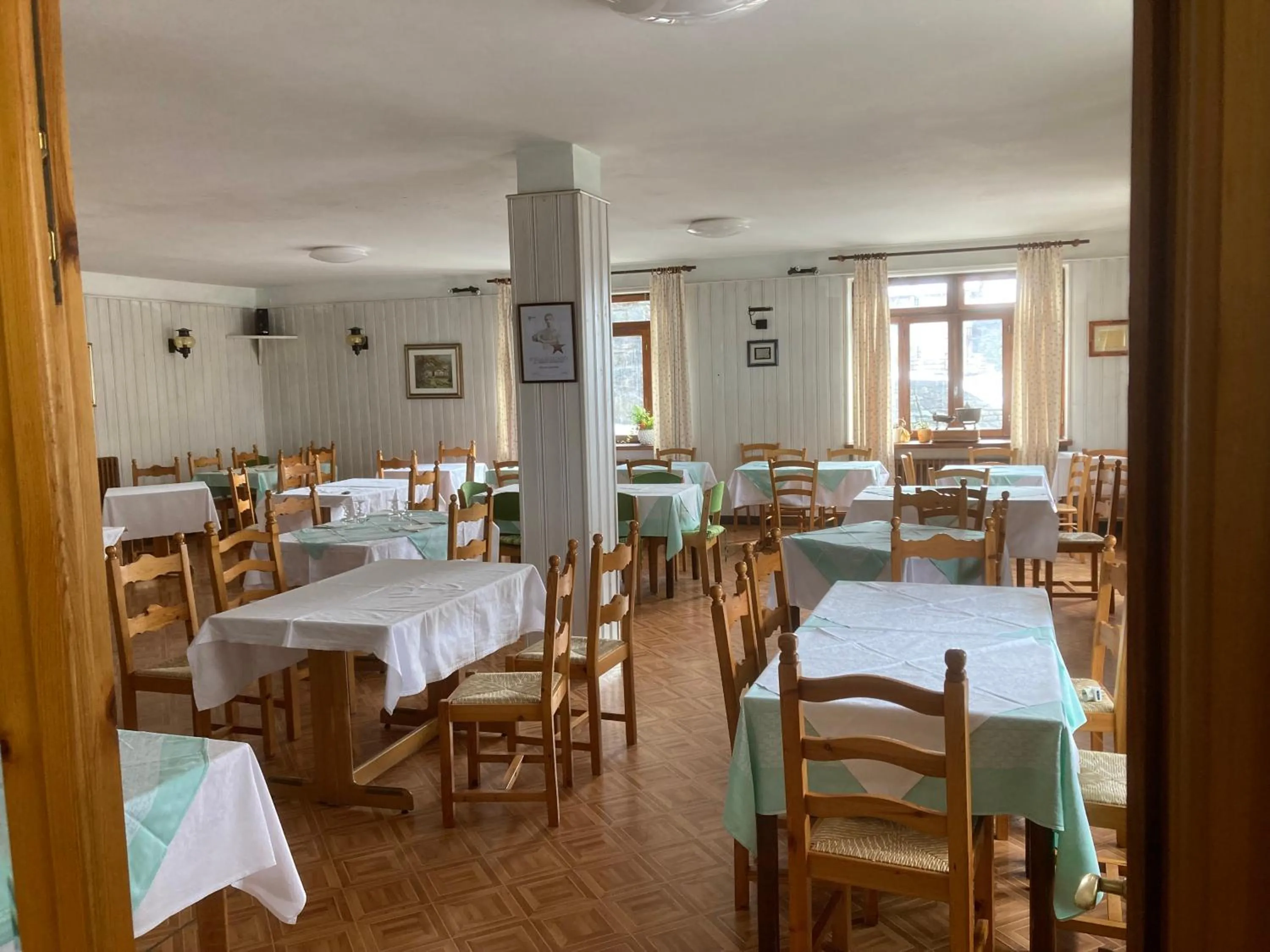 Restaurant/places to eat in Hotel Beau Sejour