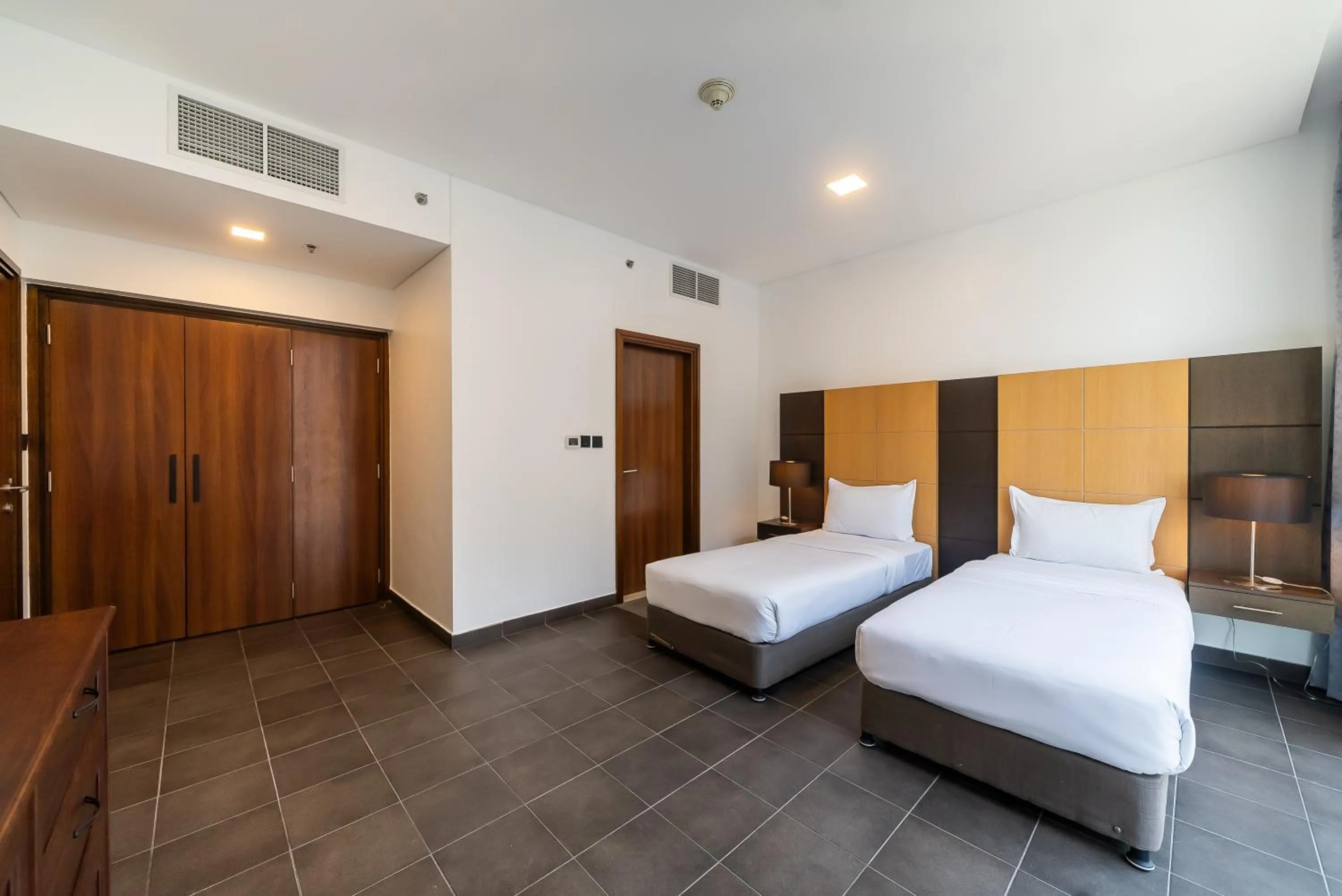 Bedroom, Bed in Emirates Sports Hotel, Dubai Sports City