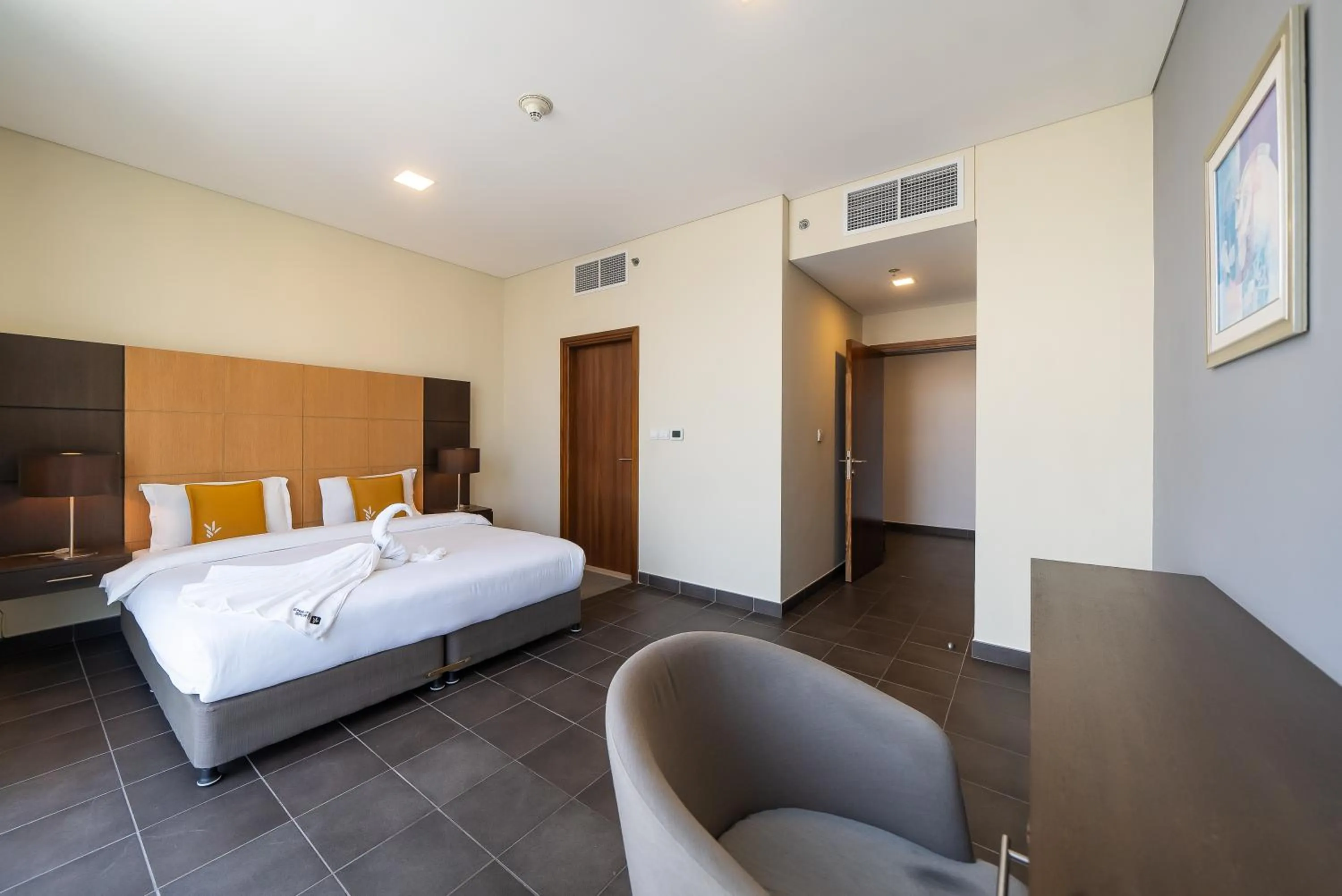 Bedroom, Bed in Emirates Sports Hotel, Dubai Sports City