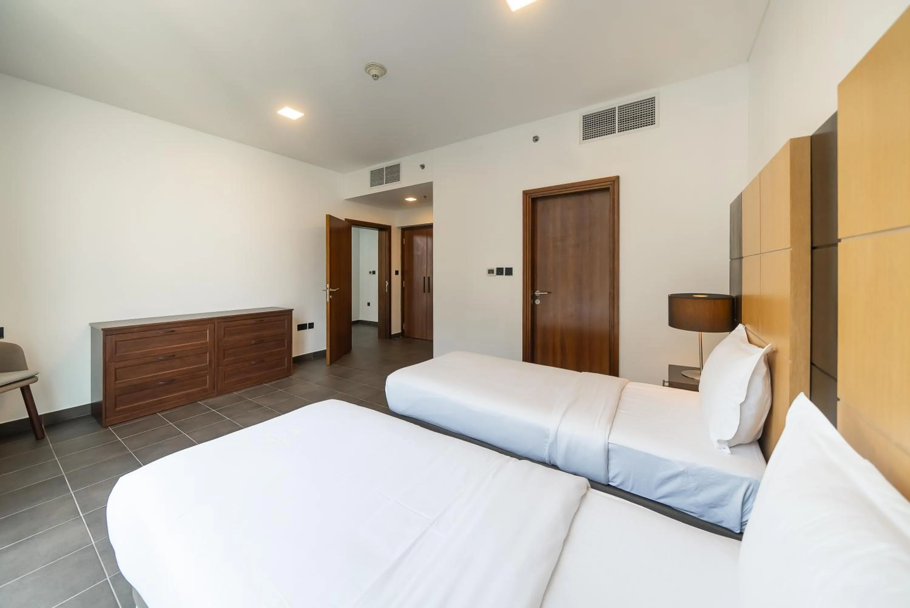 Bedroom, Bed in Emirates Sports Hotel, Dubai Sports City