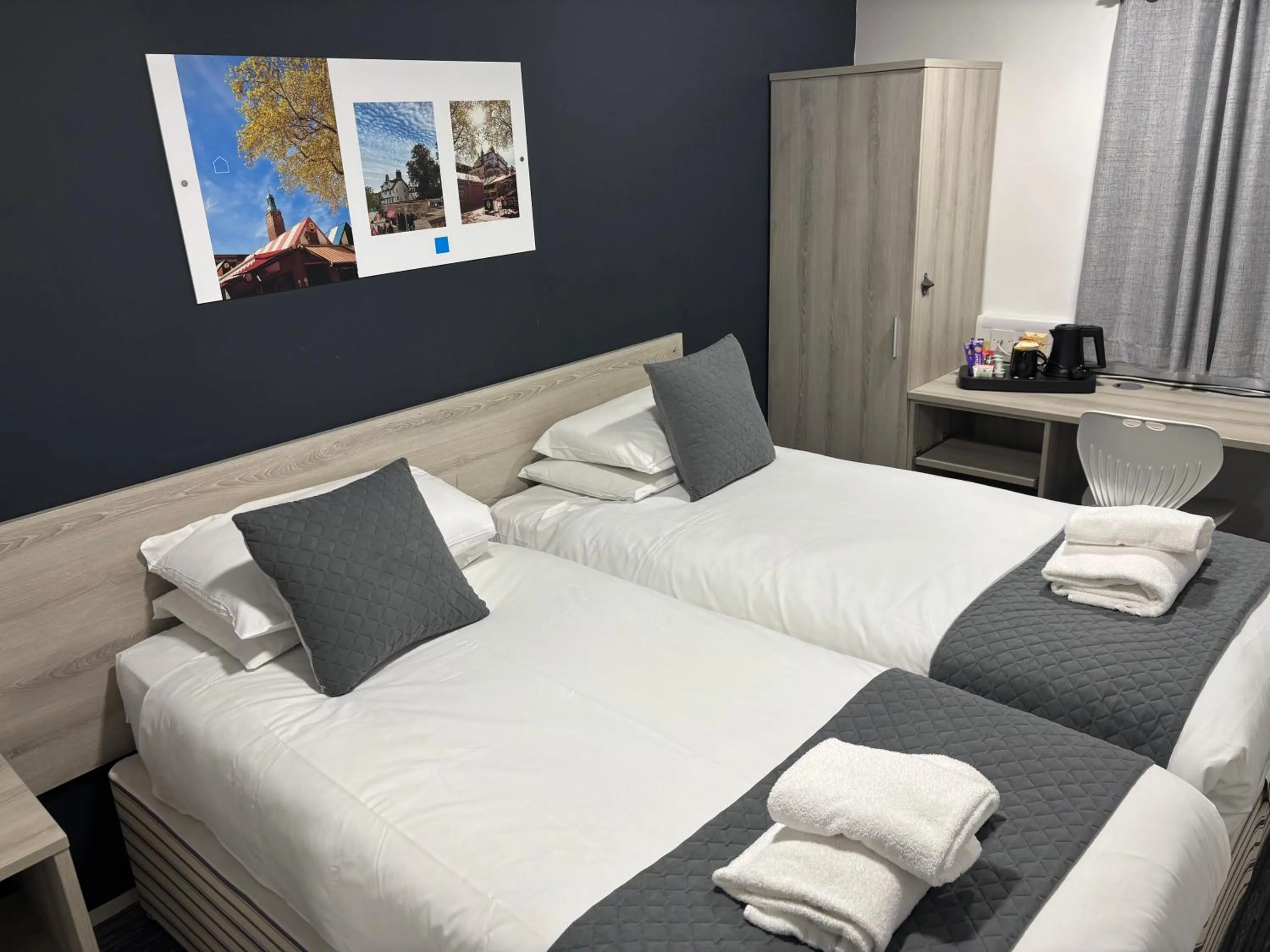 Bedroom, Bed in Broadview Hotel