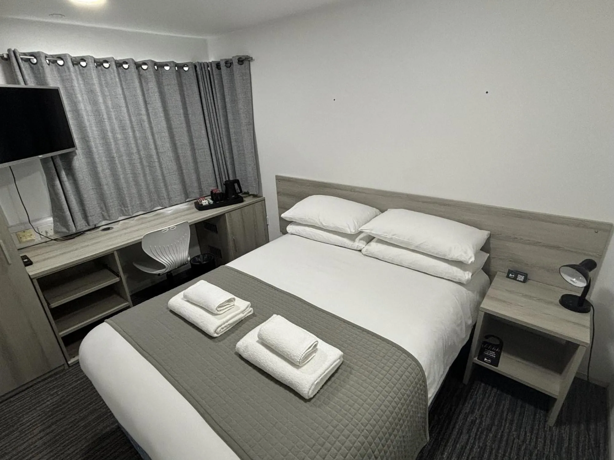 Bedroom, Bed in Broadview Hotel