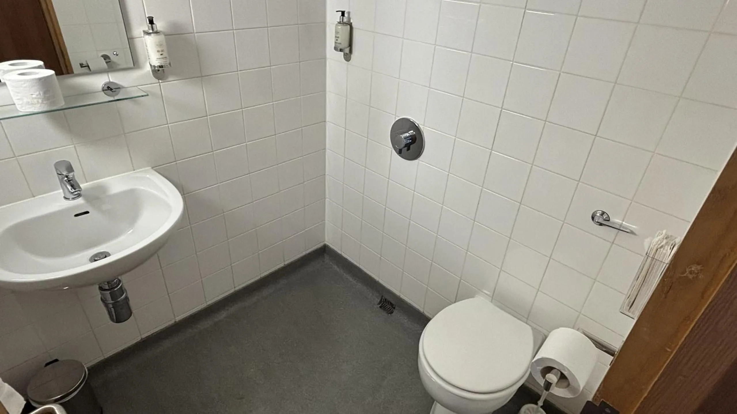 Bathroom in Broadview Hotel