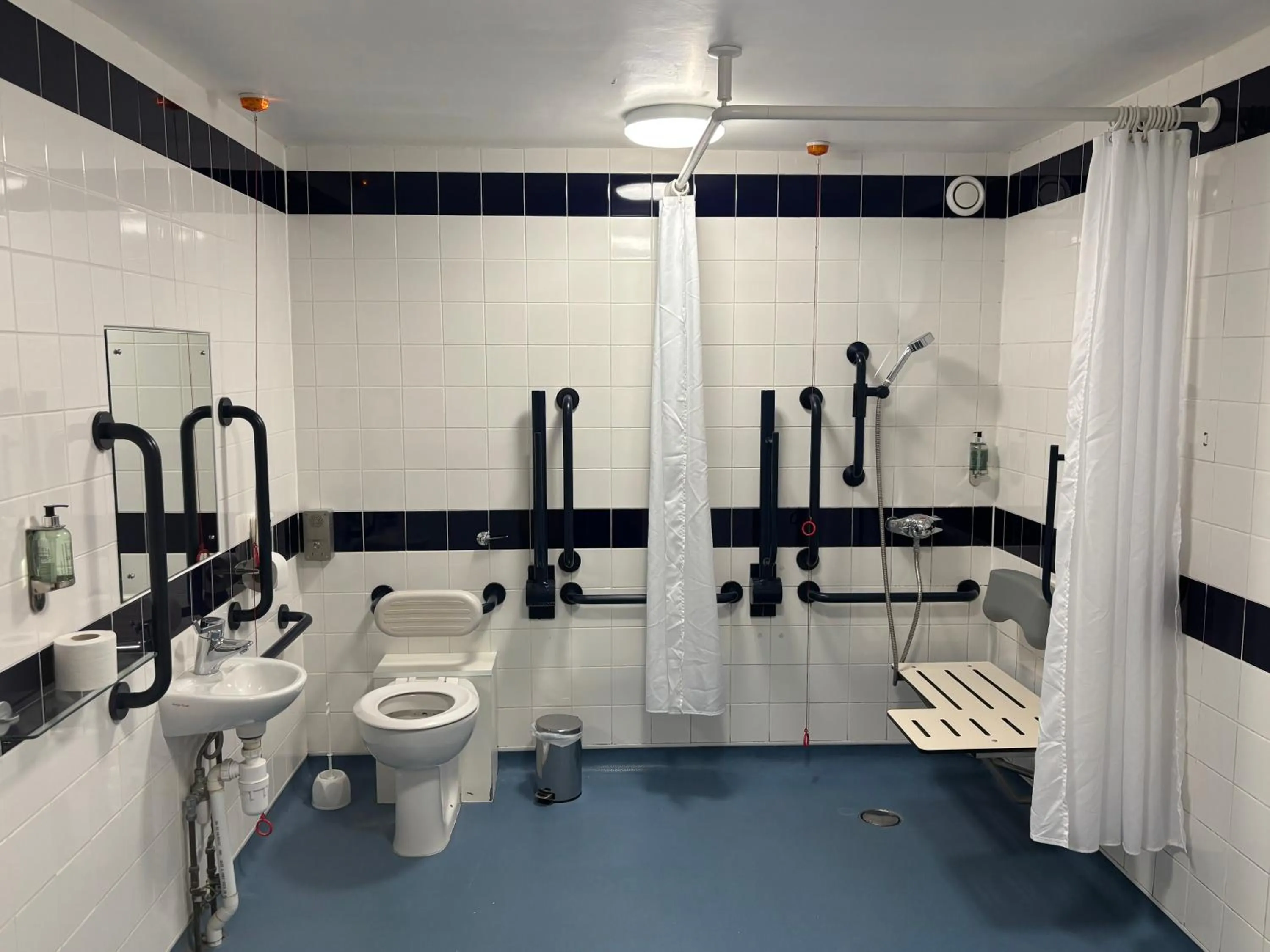 Bathroom in Broadview Hotel