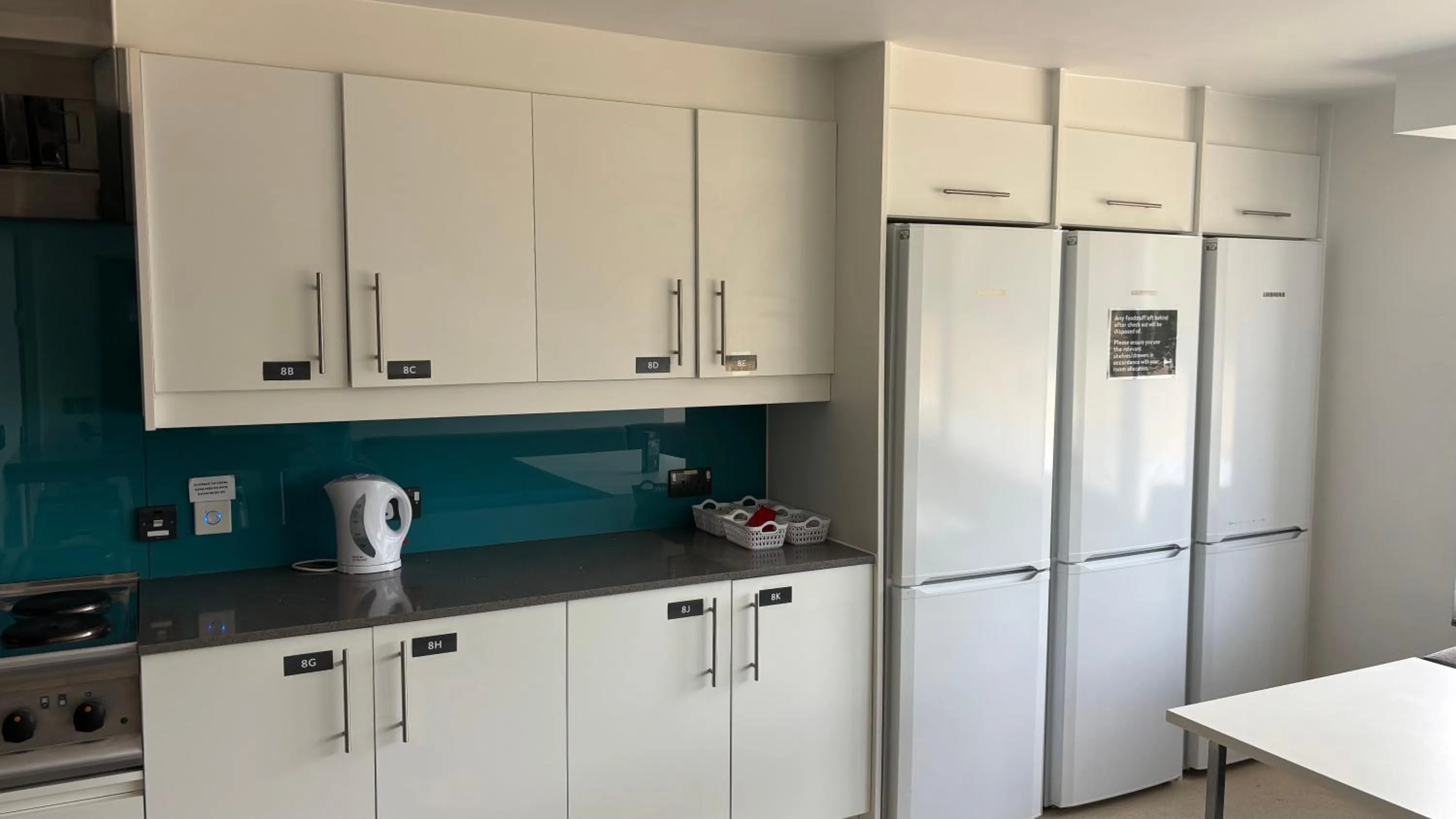 Communal kitchen in Broadview Hotel