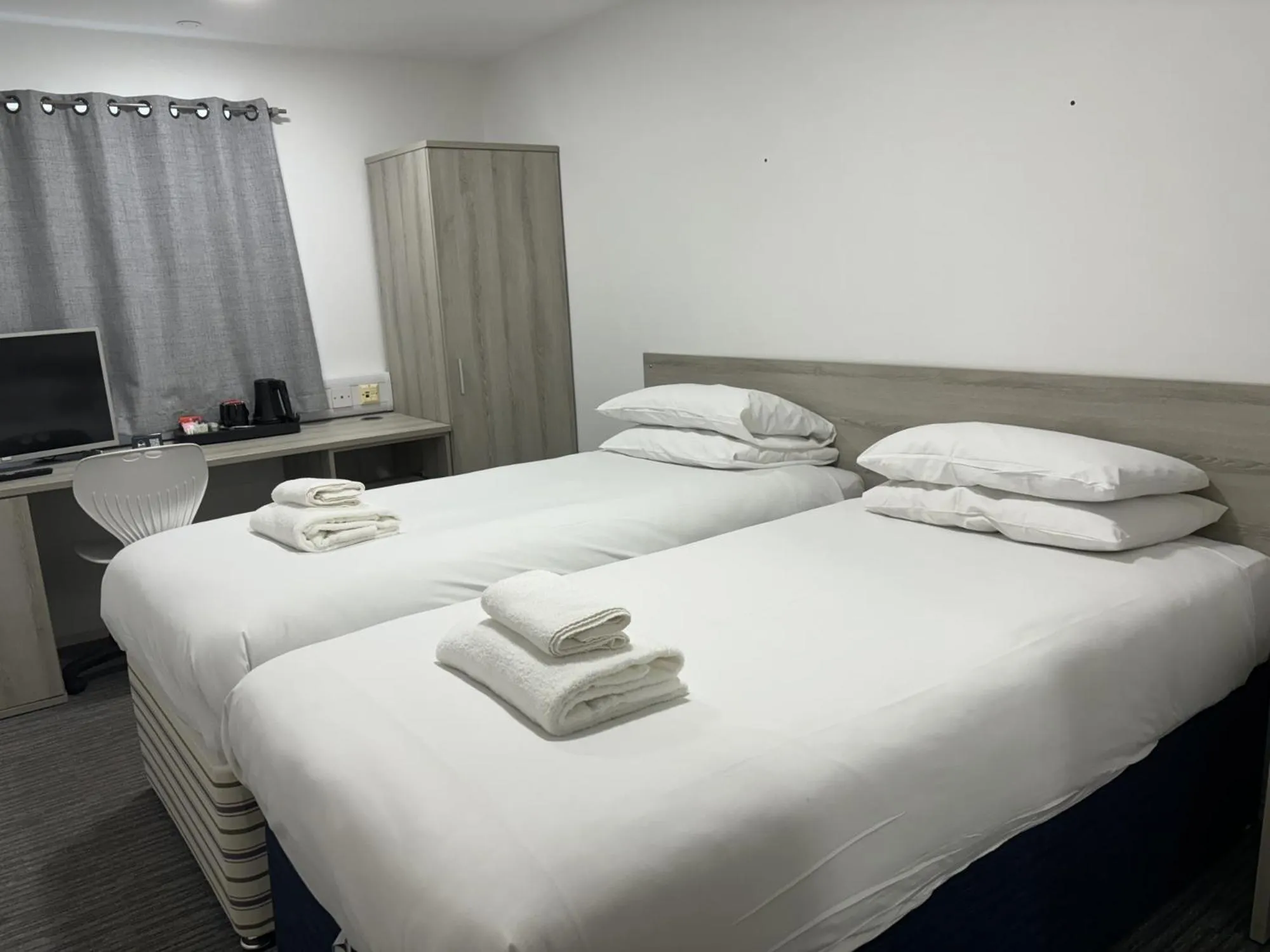 Twin Room in Broadview Hotel