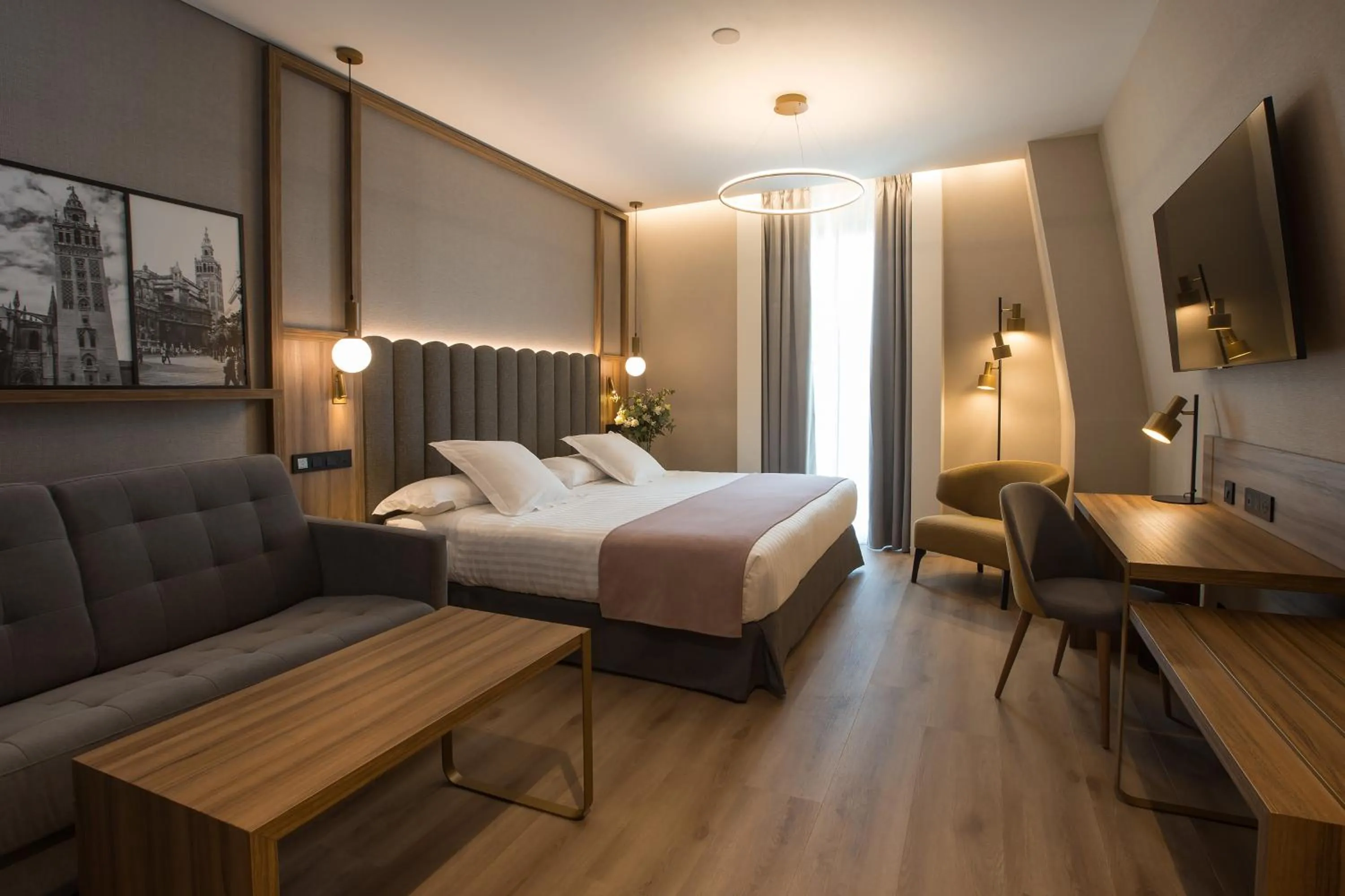 TV and multimedia, Bed in Hotel Giralda Center