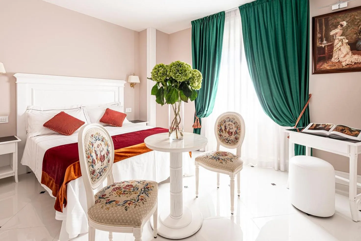 Bedroom, Bed in Hotel President