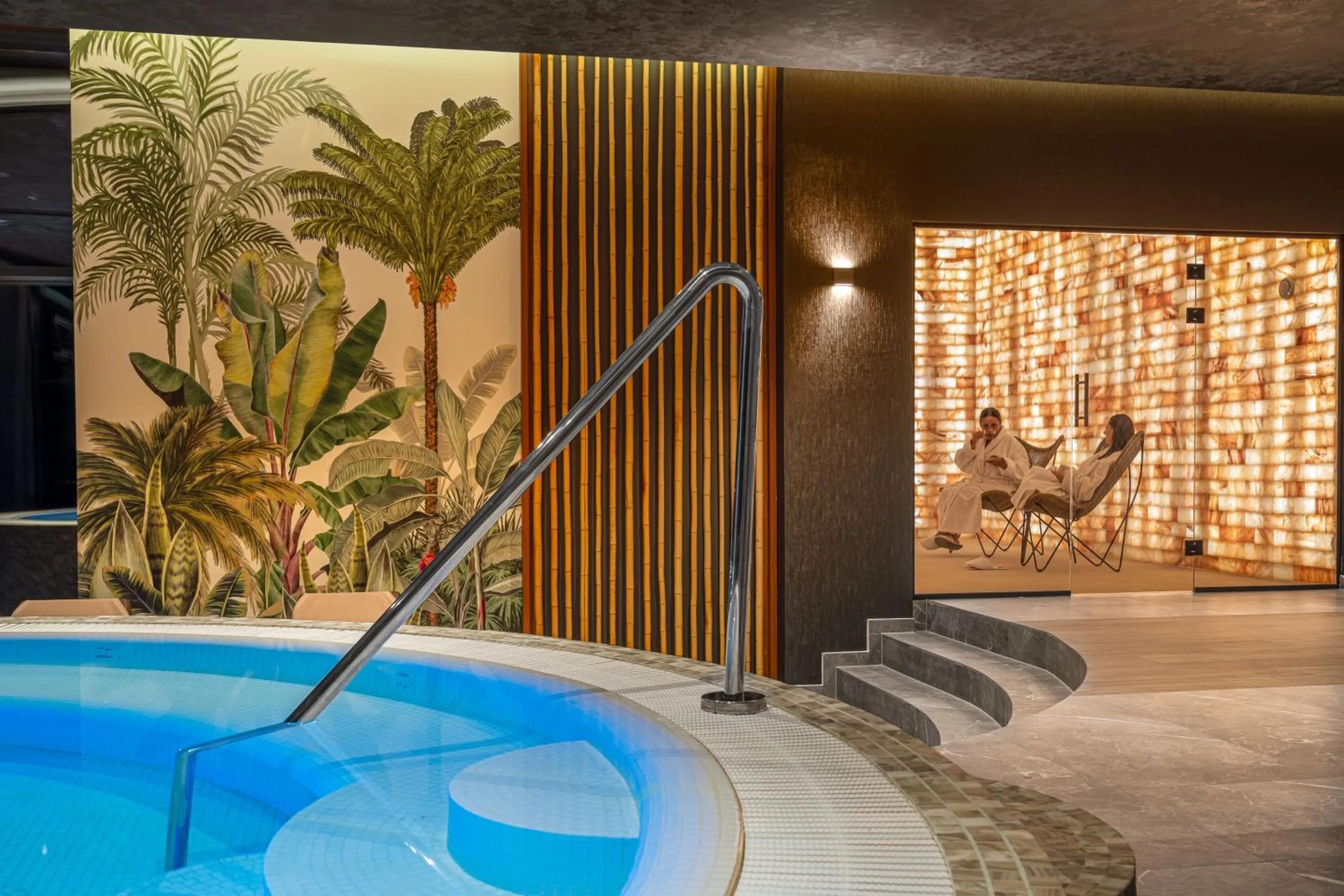 Hot Tub in Alma Health & Spa Retreat