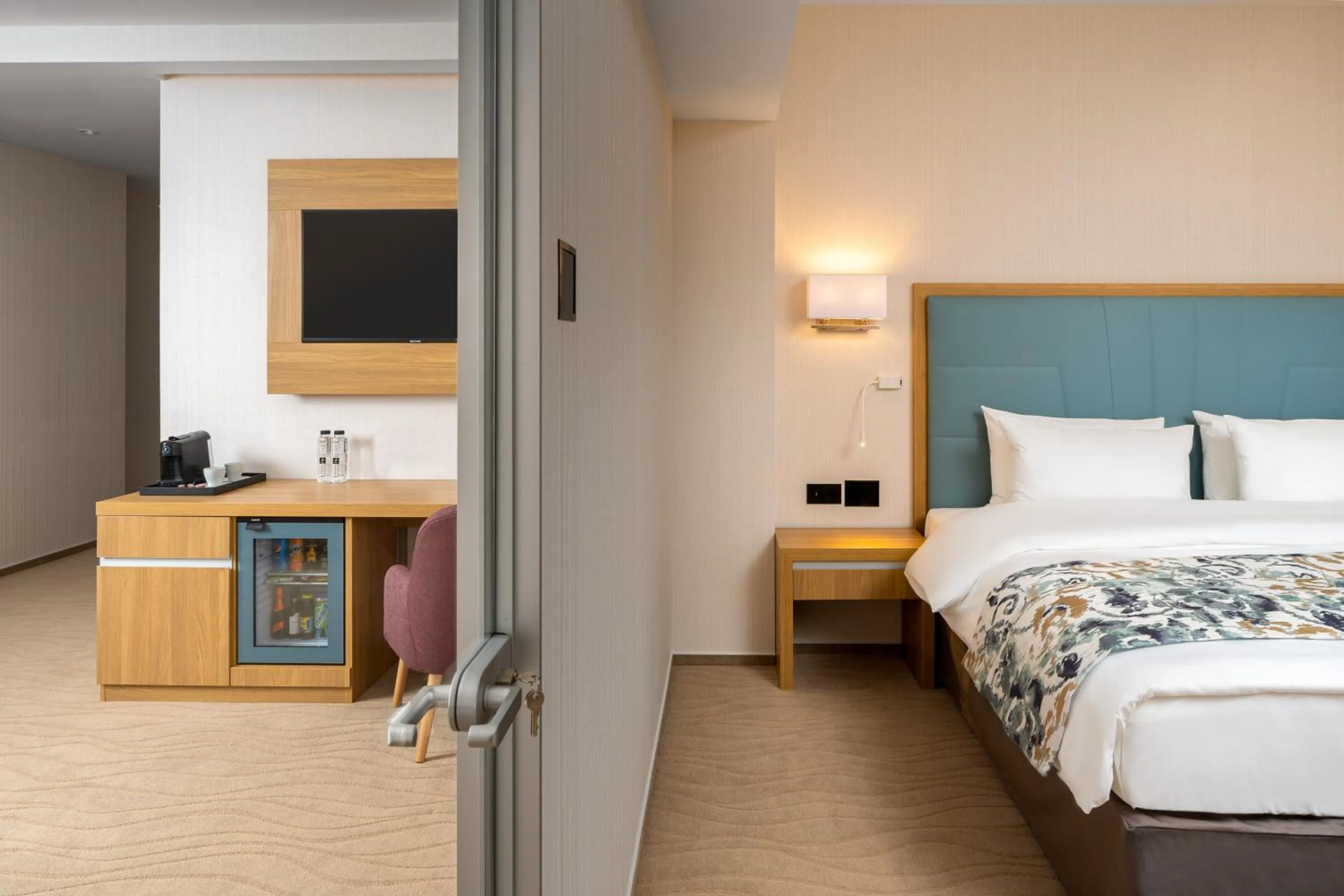 TV and multimedia, Bed in Alma Health & Spa Retreat