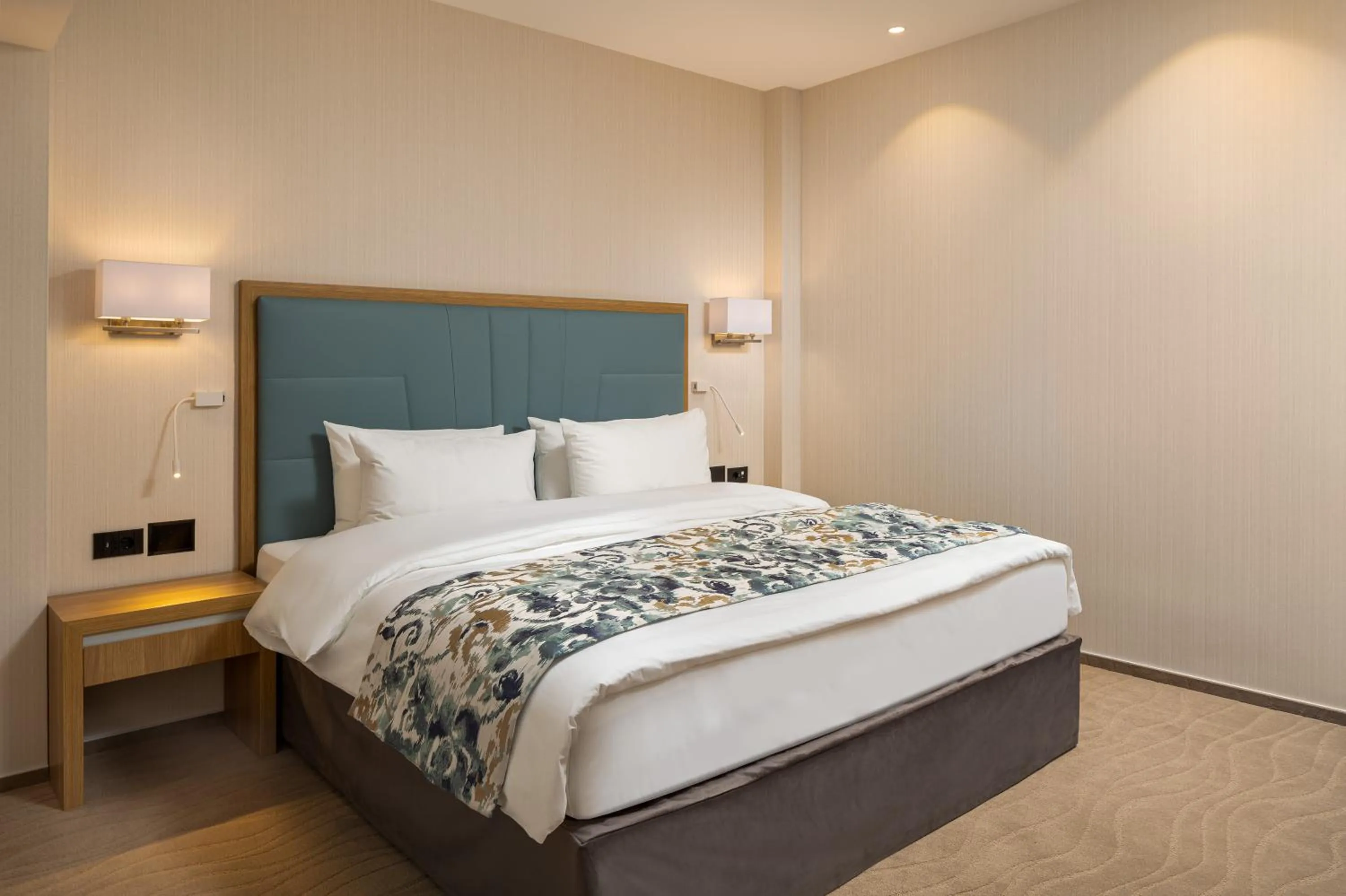 Bed in Alma Health & Spa Retreat